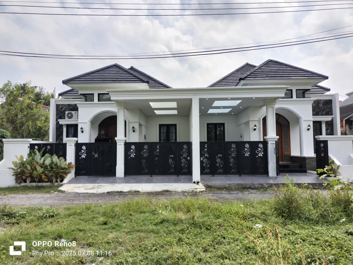 Rumah Klasik Sleman Modern dekat Kampus UII Yogyakarta