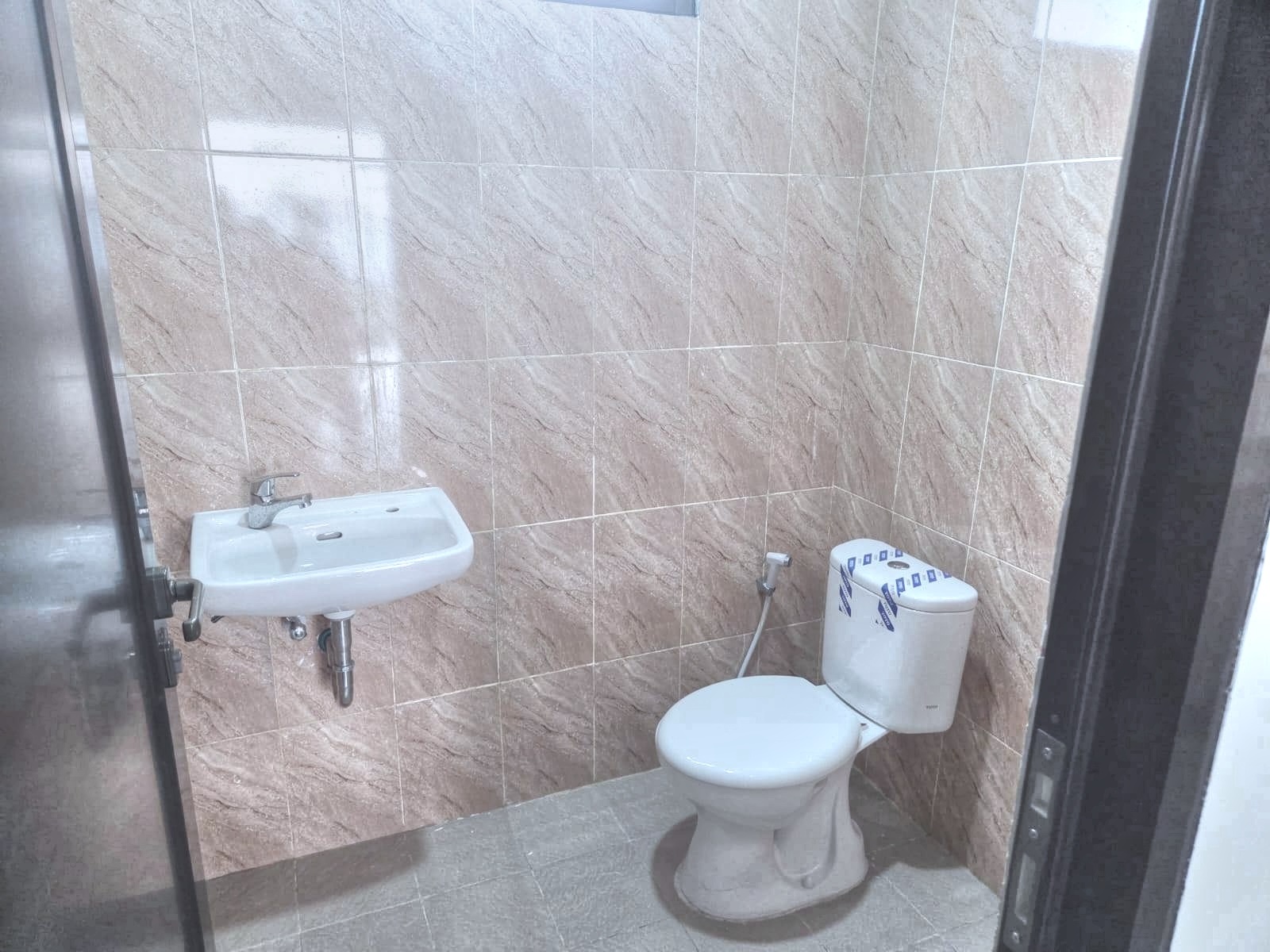 Jual 3 ruko gandeng baru di Rawa Bunga, Jatinegara, Jakarta Timu