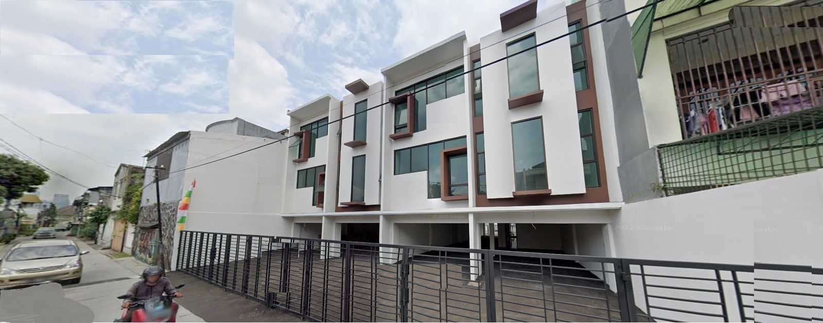 Jual 2 unit ruko baru 2 muka dengan lift di Jatinegara, Jakarta