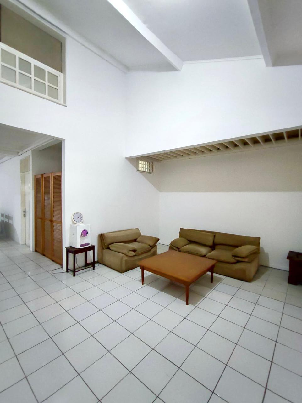 Rumah di lebak bulus dekat stasiun mrt