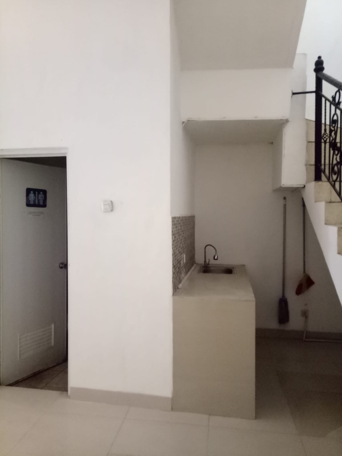 Jual/Sewa ruko 4 lantai di Pejaten Timur, Pasar Minggu, Jaksel