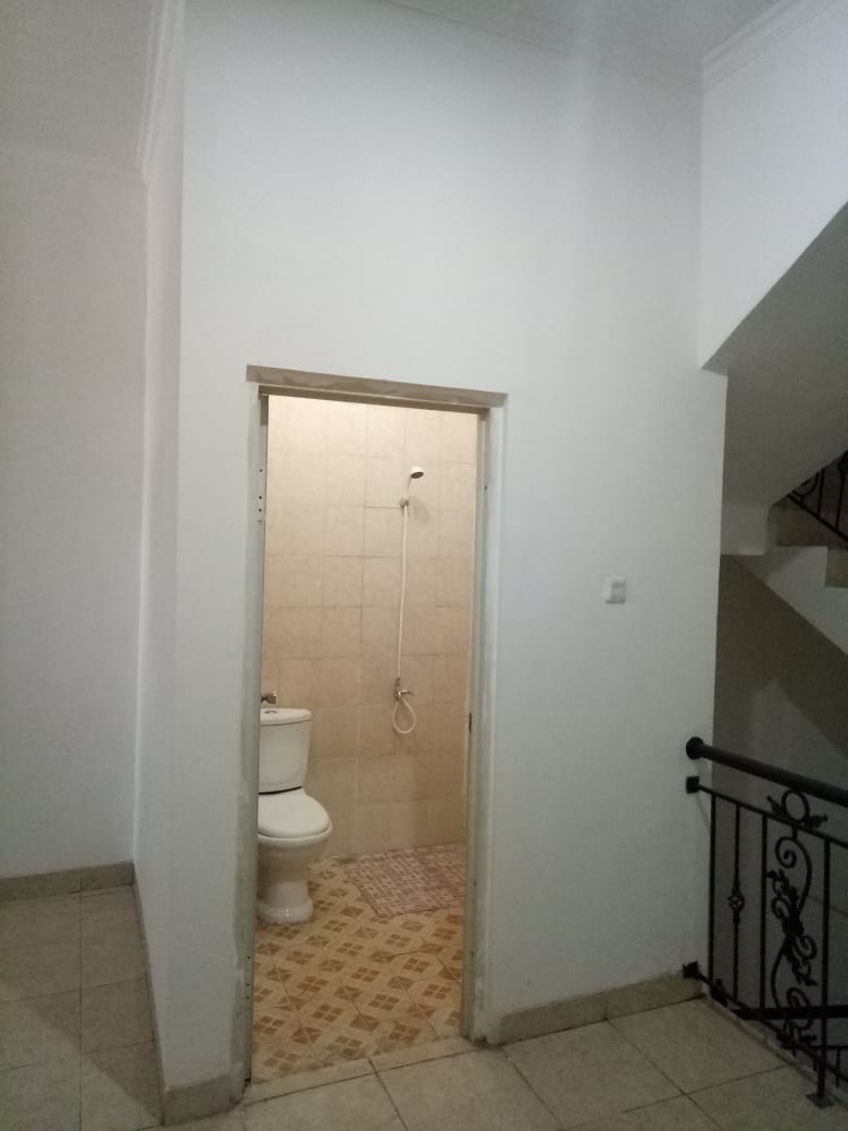 Jual/Sewa ruko 4 lantai di Pejaten Timur, Pasar Minggu, Jaksel