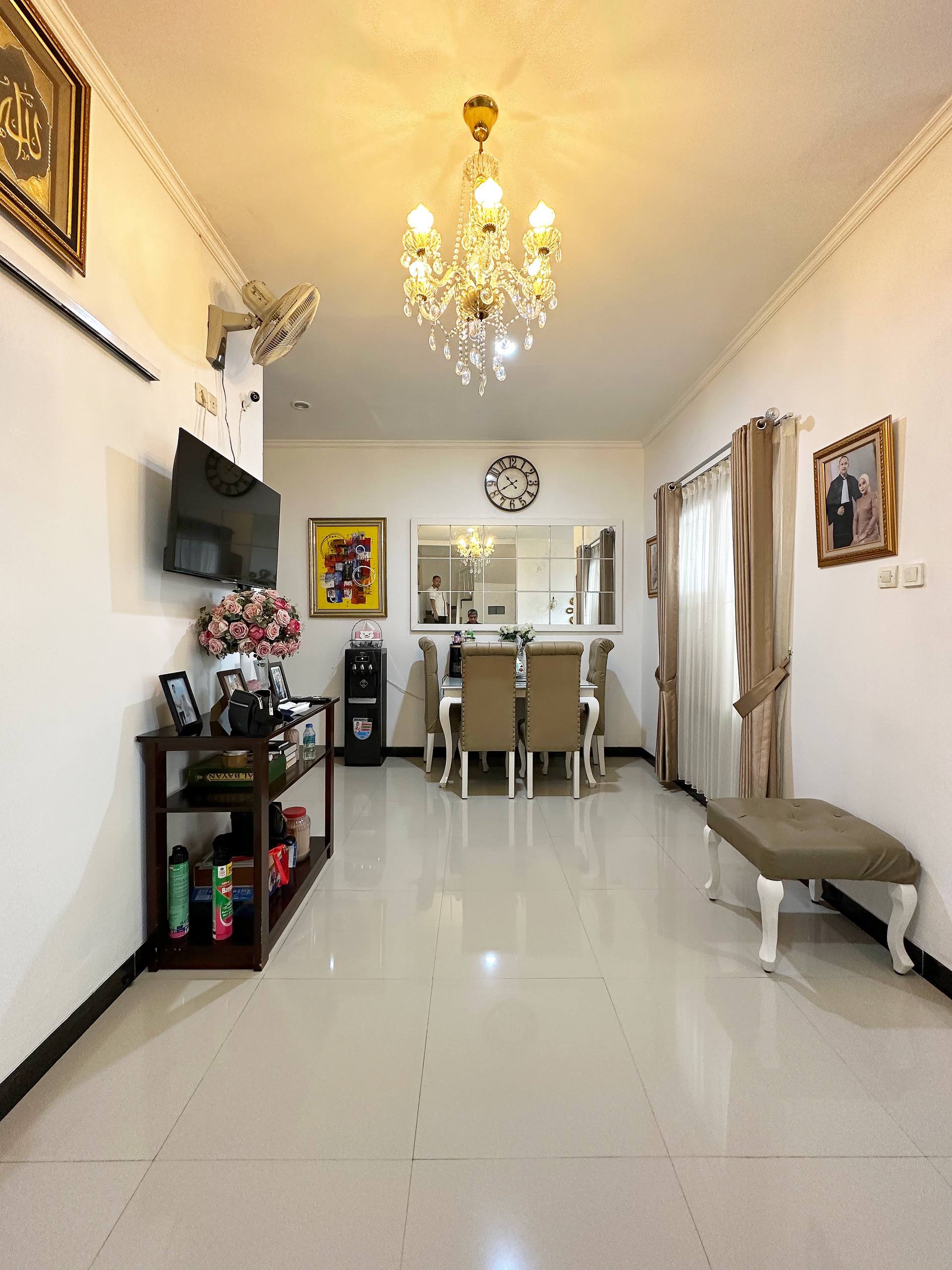 Rumah second 2lantai nyaman terawat di Pondok Melati Kota Bekasi