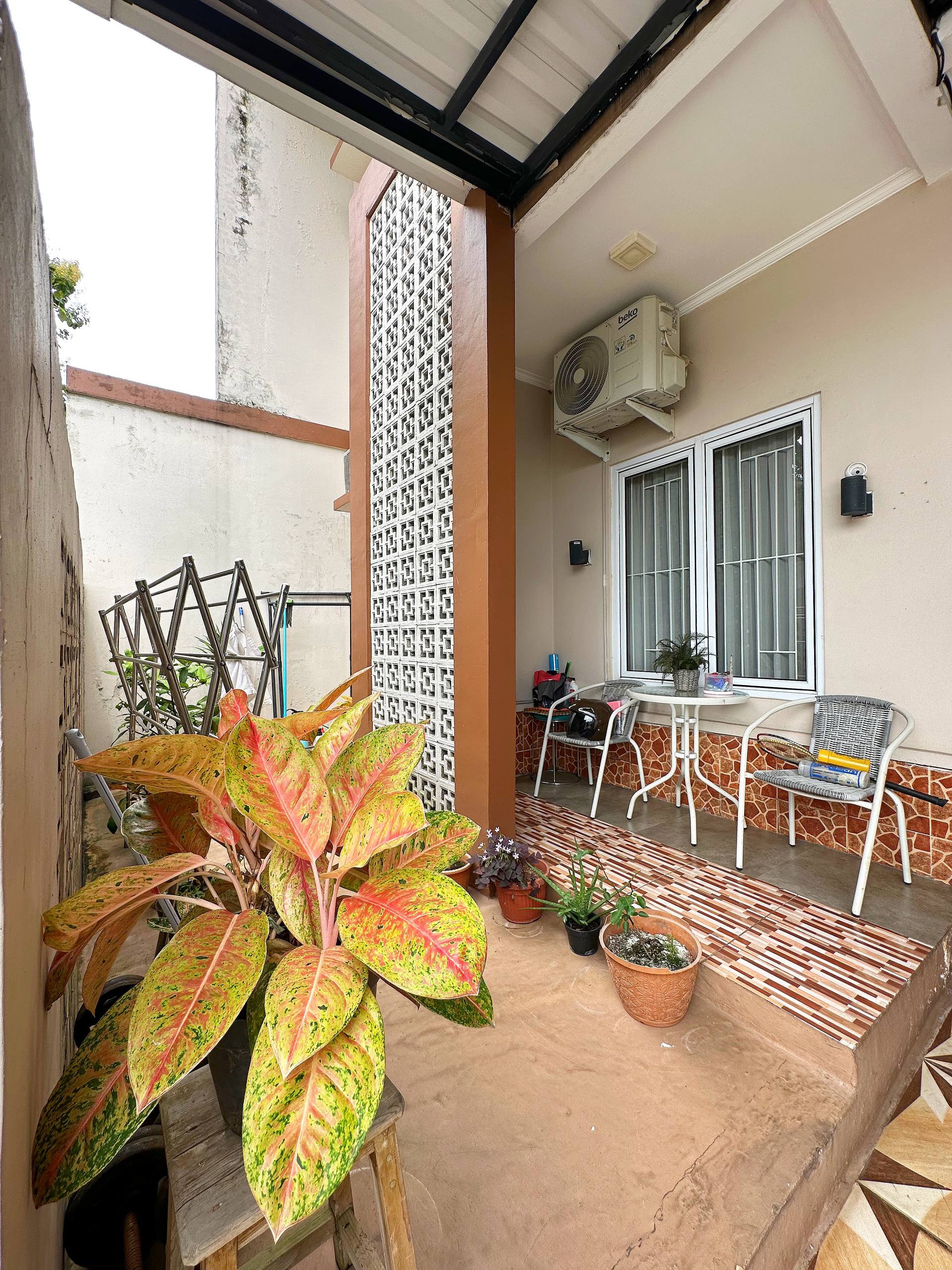 Rumah second 2lantai nyaman terawat di Pondok Melati Kota Bekasi