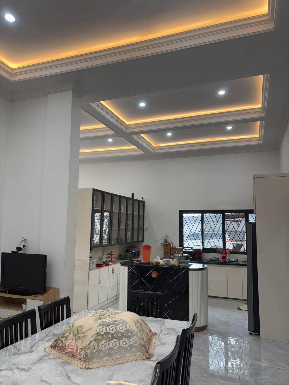 Jual Rumah dengan bangunan tanah kosong di Taman Rahayu, Setu