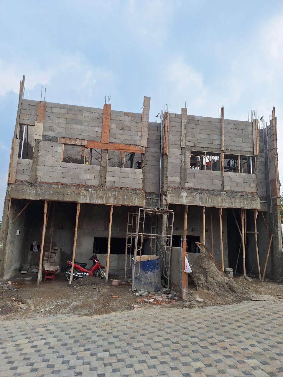 Rumah 2lantai di Limo dekat stasiun Depok