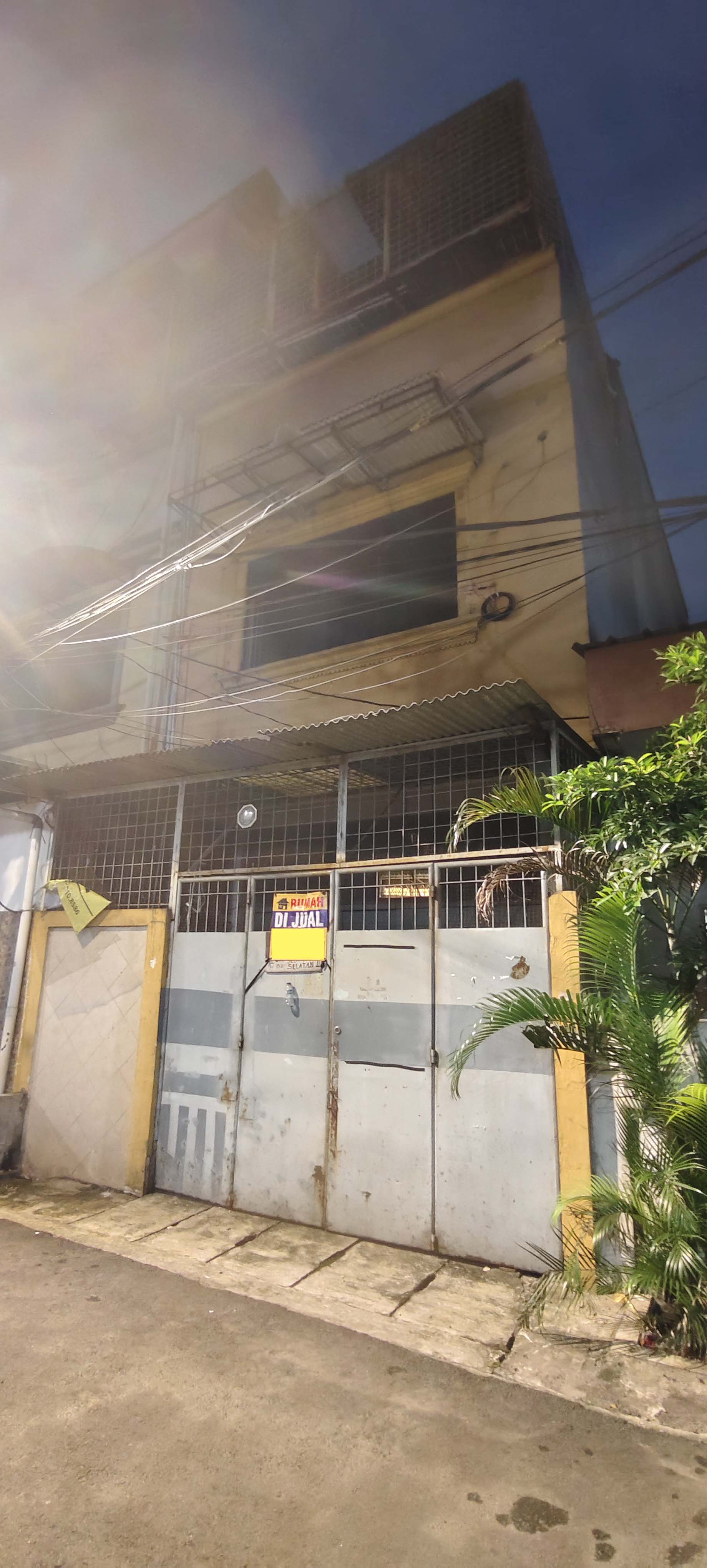 Rumah 3 Lantai Dijual – Jelambar Baru, Grogol Petamburan, Jakbar