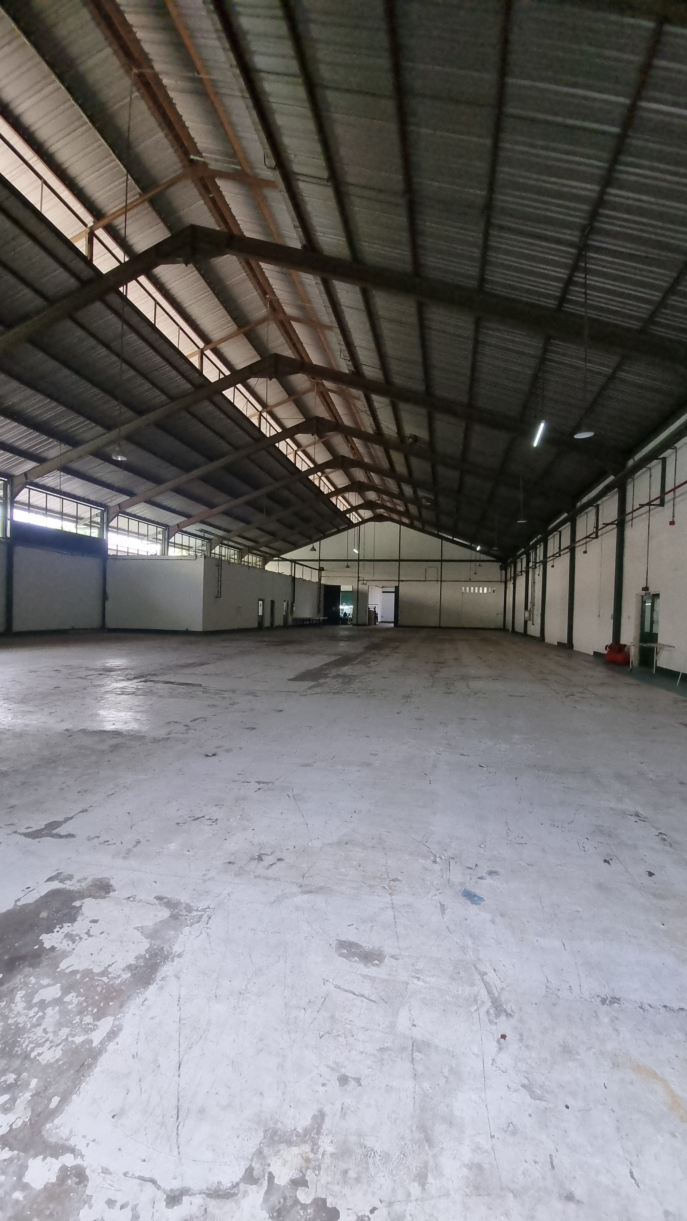 Disewa gudang bebas banjir akses kontainer di Sultan Agung