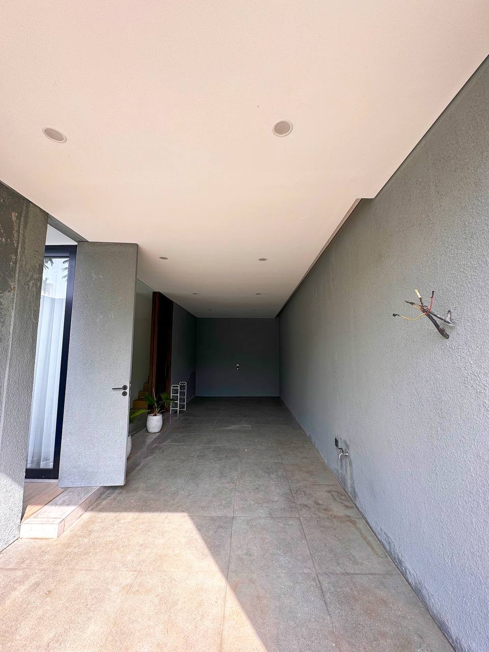 Rumah bonus furnish kolam renang lokasi Cipinang Jakarta Timur