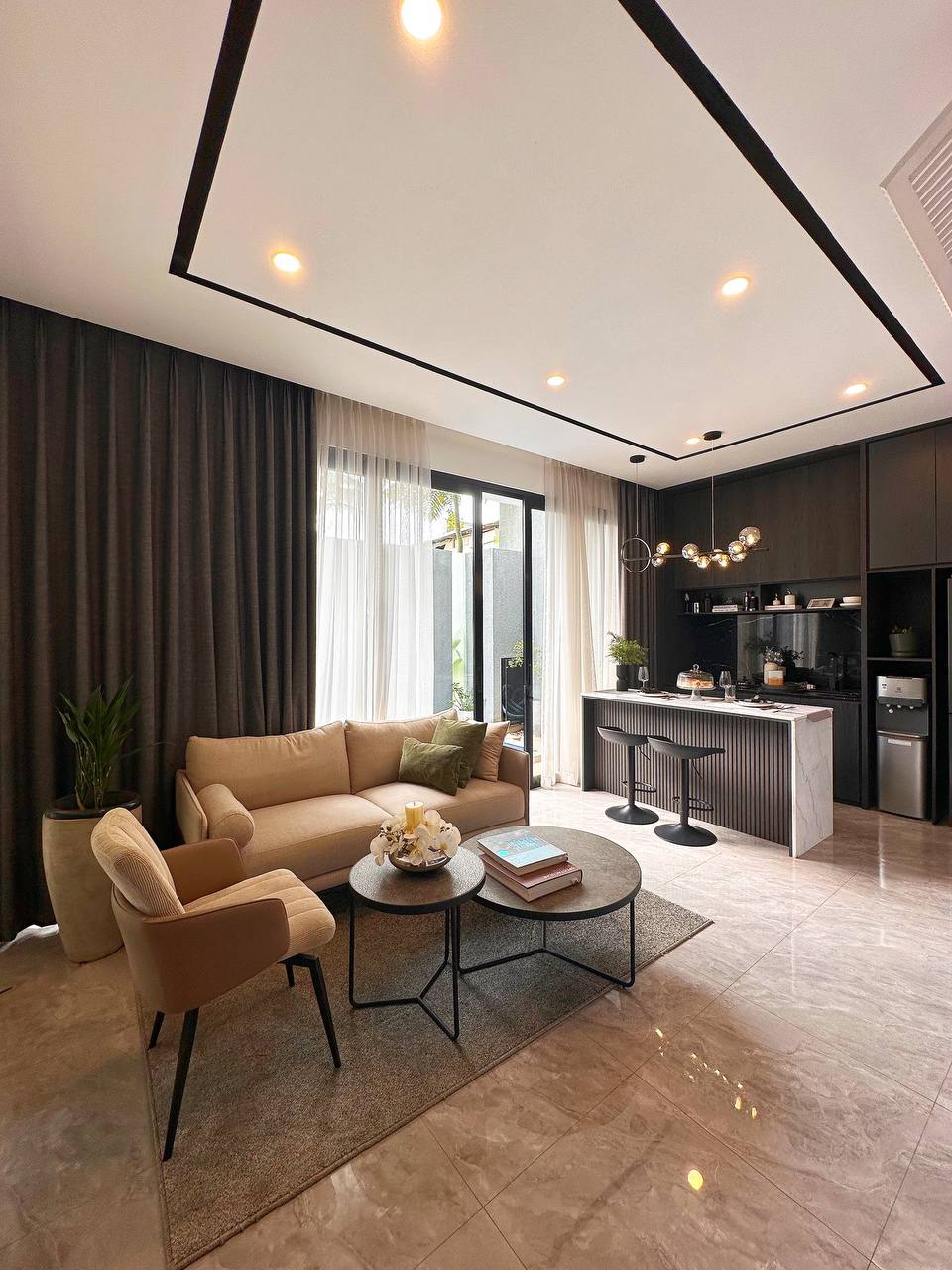 Rumah bonus furnish kolam renang lokasi Cipinang Jakarta Timur