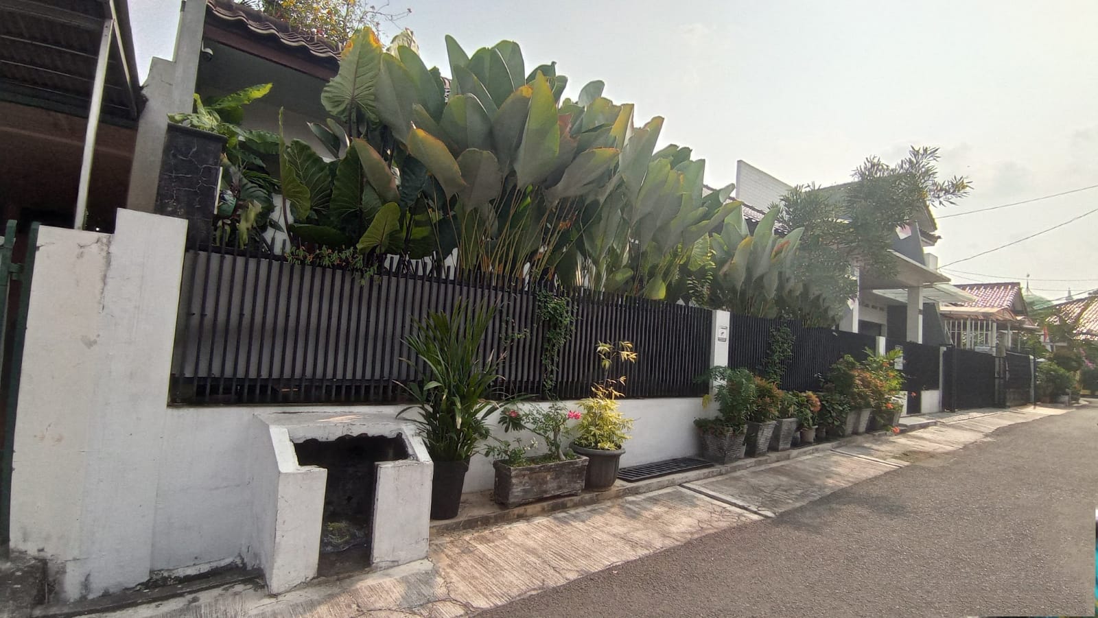 Dijual rumah bebas banjir di Komplek Pertamina Jakarta Timur