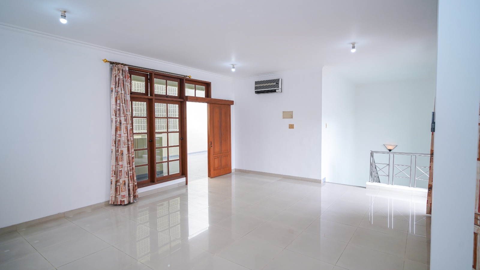 Dijual rumah cantik di Jalan Talib, Krukut, Taman Sari,Jakarta