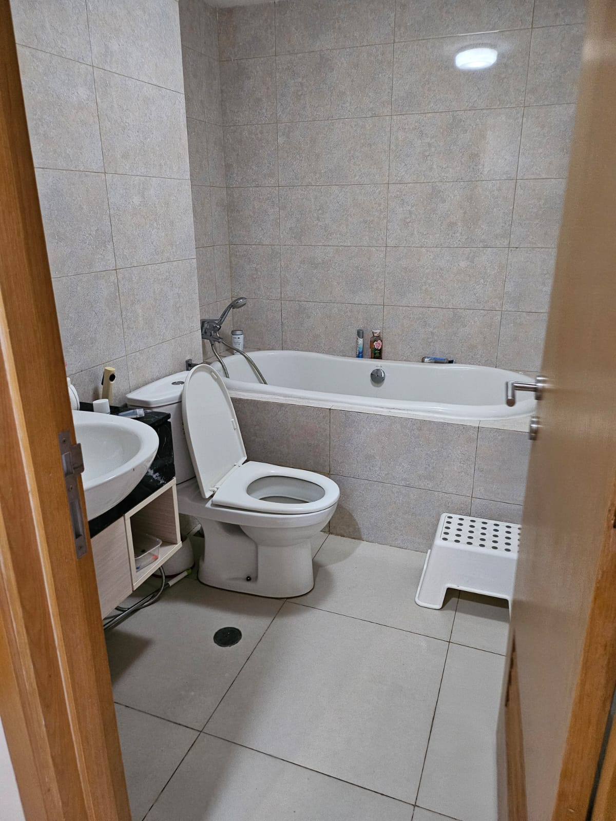 Jual apartemen/townhome modern di The Mansion Bougenville, Jakut