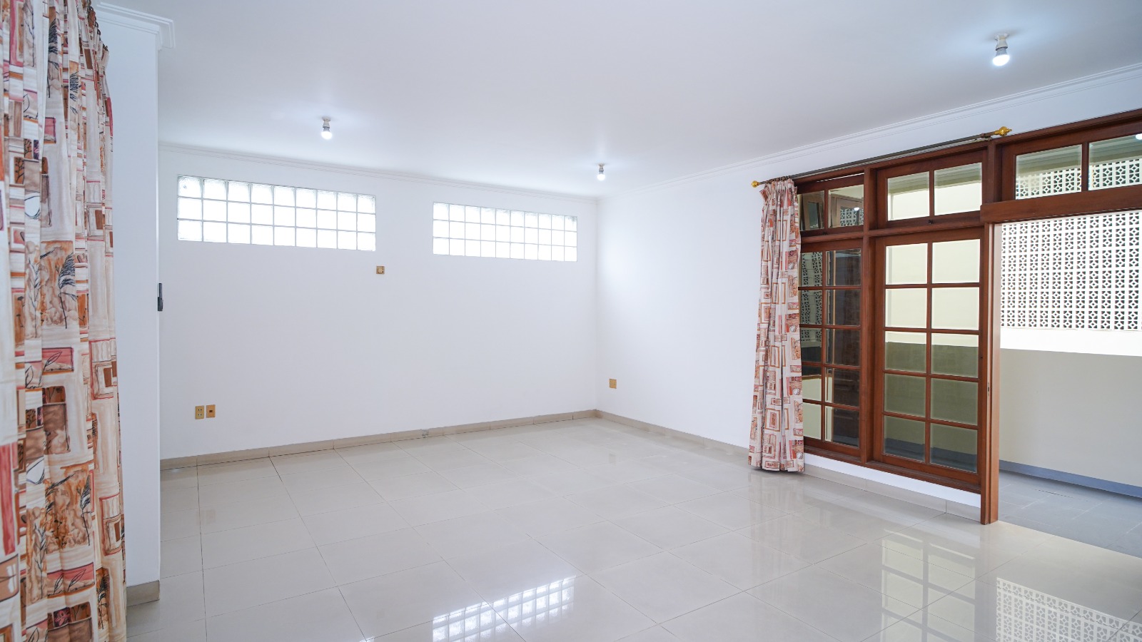 Dijual rumah cantik di Jalan Talib, Krukut, Taman Sari,Jakarta