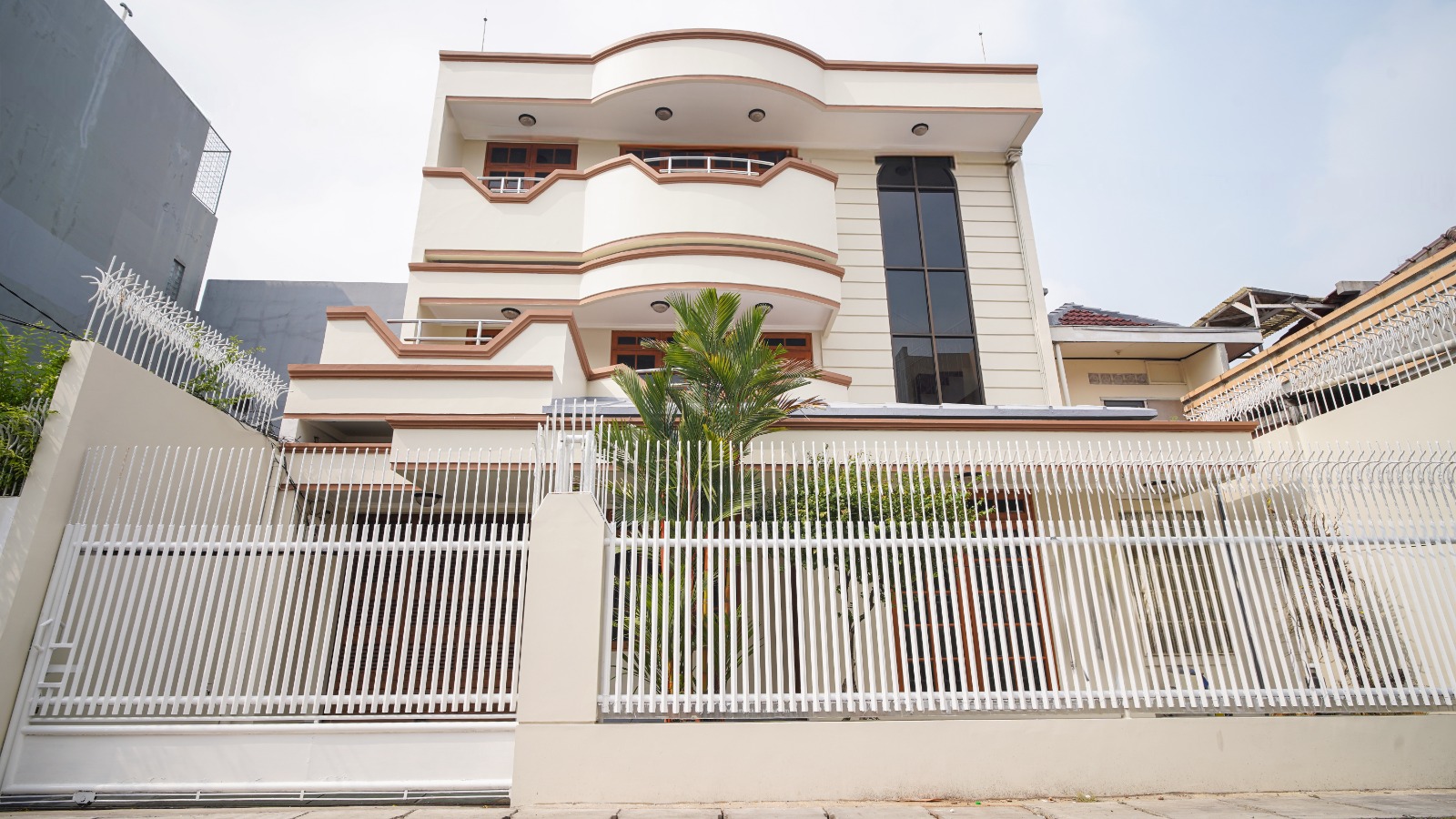 Dijual rumah cantik di Jalan Talib, Krukut, Taman Sari,Jakarta