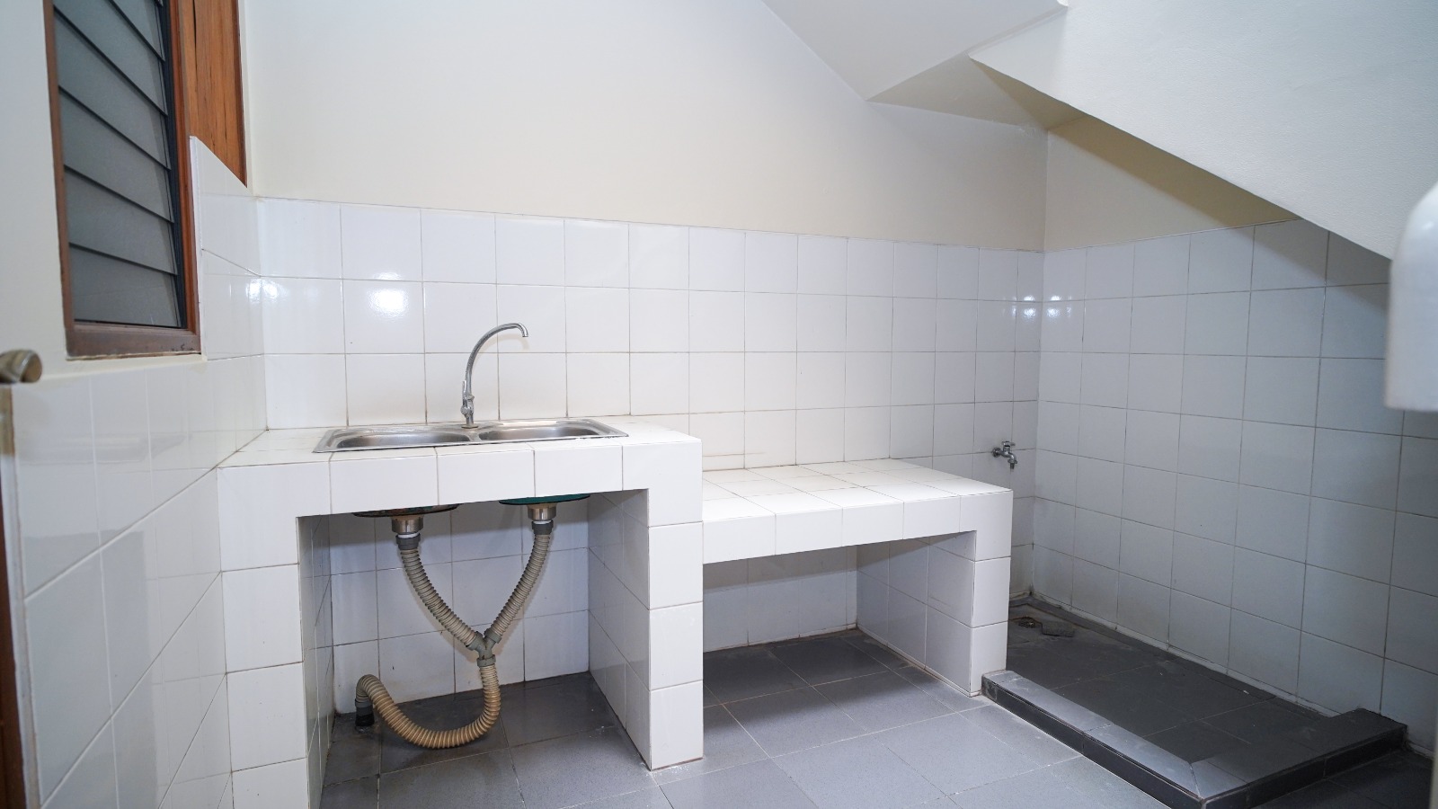 Dijual rumah cantik di Jalan Talib, Krukut, Taman Sari,Jakarta