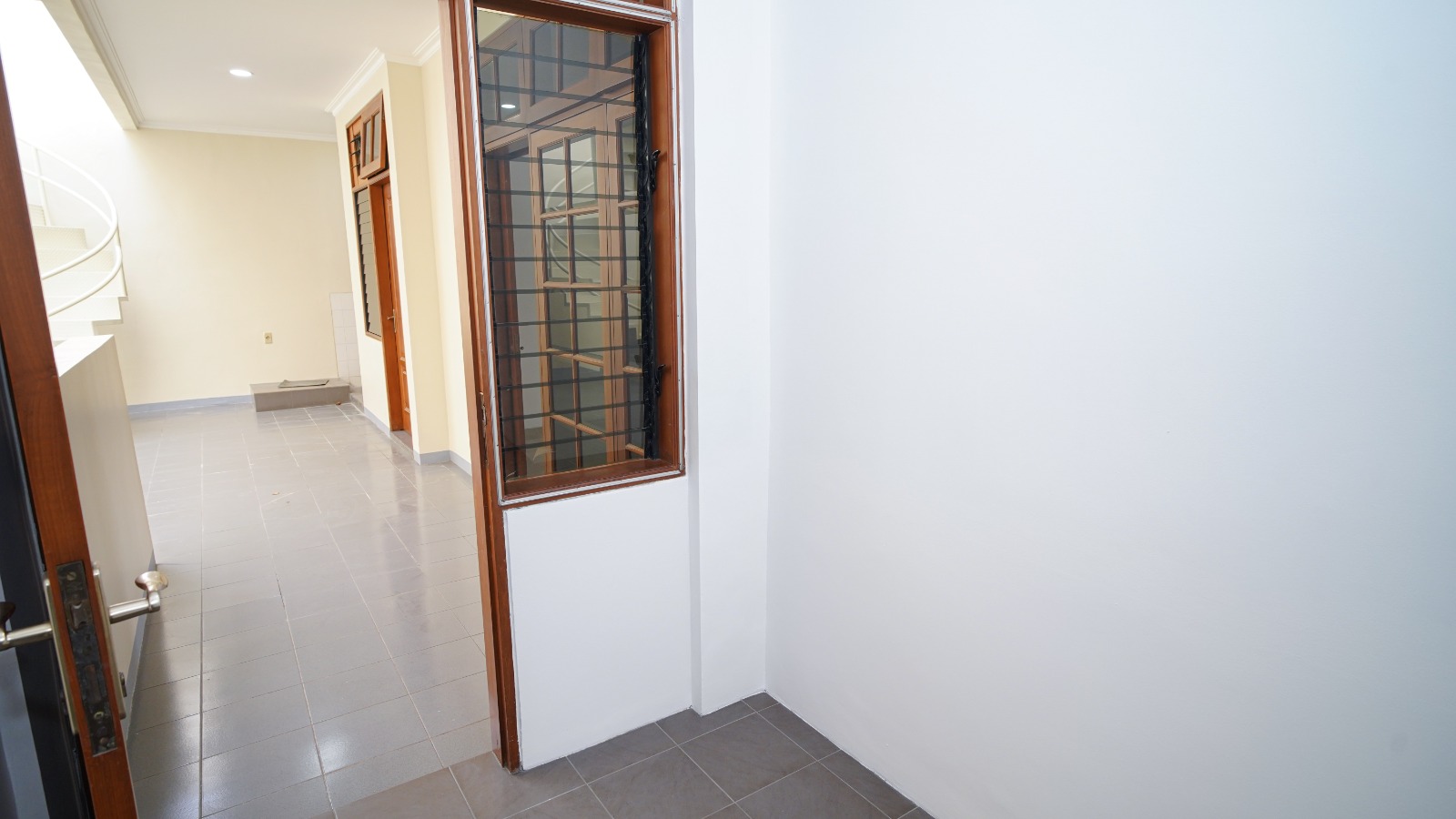 Dijual rumah cantik di Jalan Talib, Krukut, Taman Sari,Jakarta