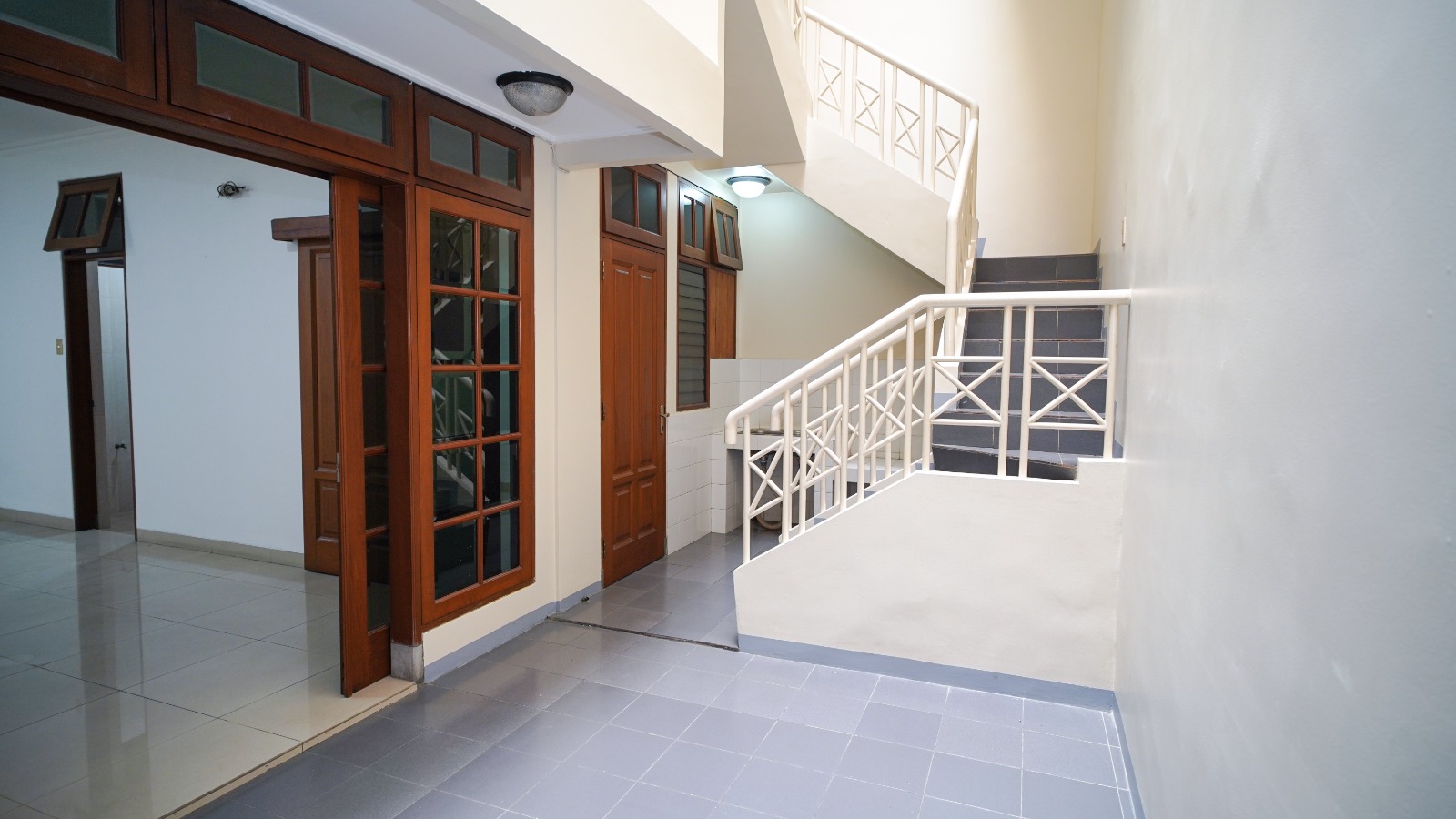 Dijual rumah cantik di Jalan Talib, Krukut, Taman Sari,Jakarta