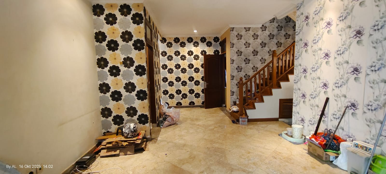 Jual rumah mewah dan luas di komplek Graha Taman Blok HC2