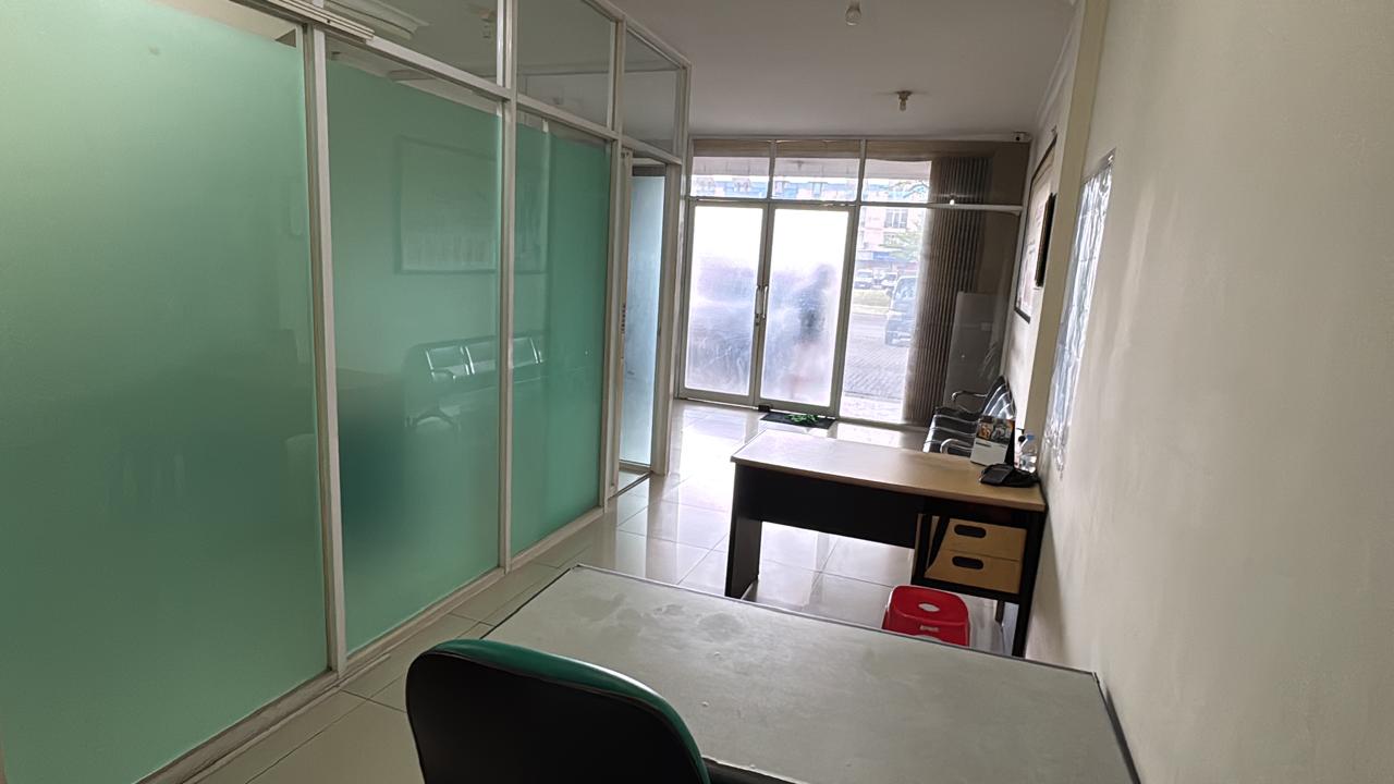 Dijual ruko Symphony Harapan Indah terenovasi akses kontainer