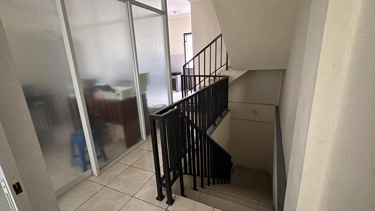 Dijual ruko Symphony Harapan Indah terenovasi akses kontainer