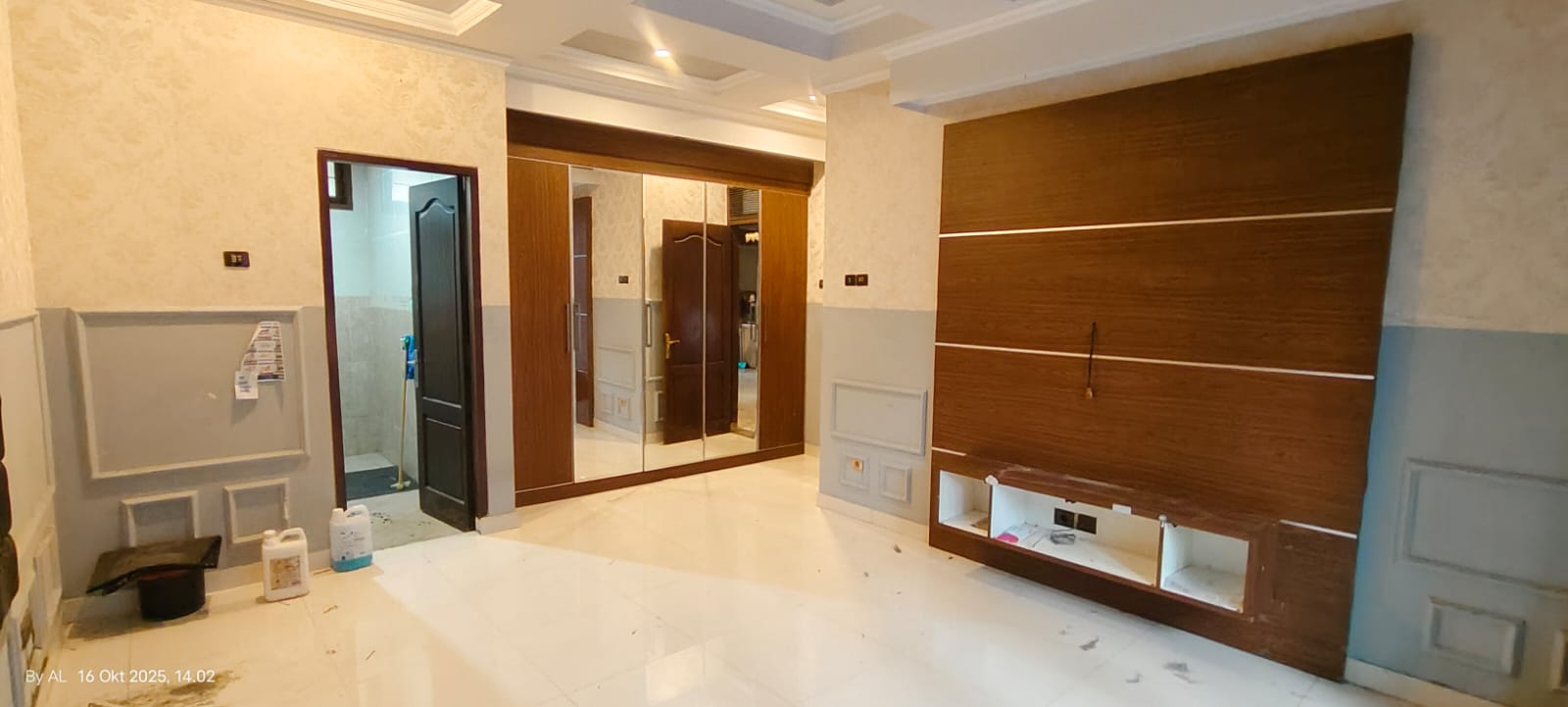 Jual rumah mewah dan luas di komplek Graha Taman, Pondok Aren