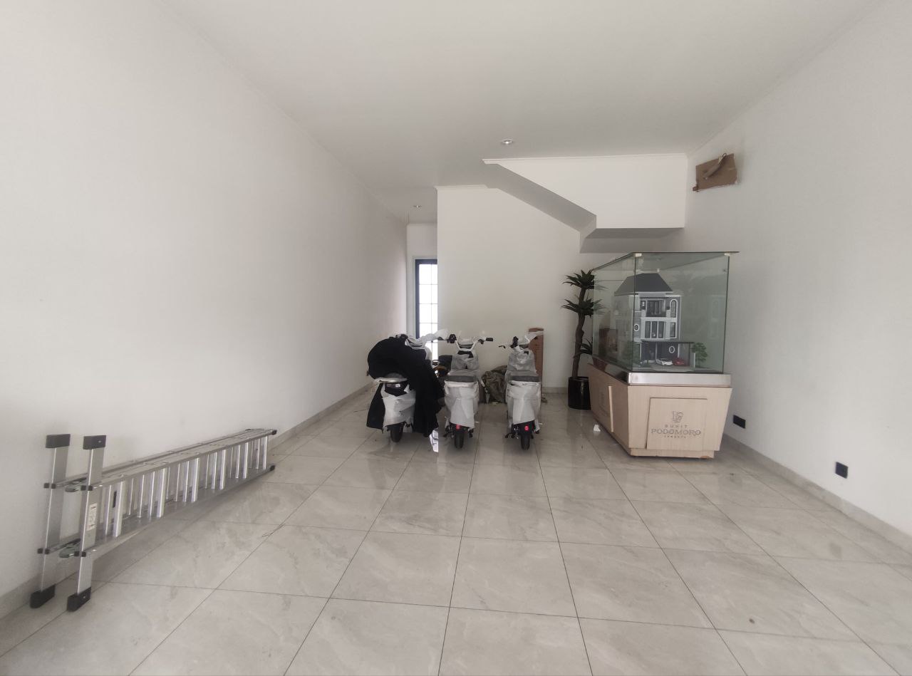 Ruko 3Lantai Di kawasan perumahan Duren Sawit Jakarta Timur