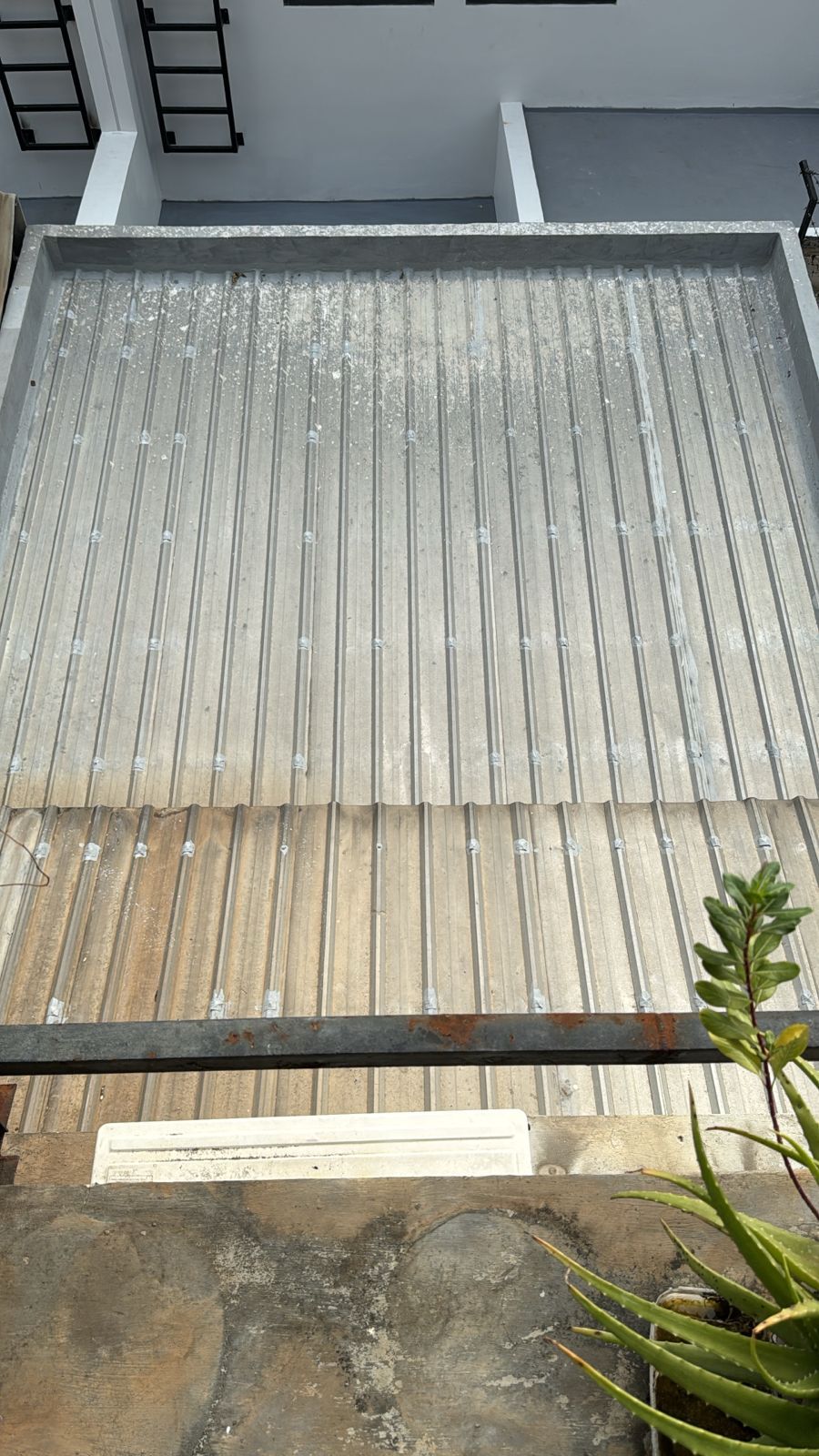 Dijual ruko Symphony Harapan Indah terenovasi akses kontainer