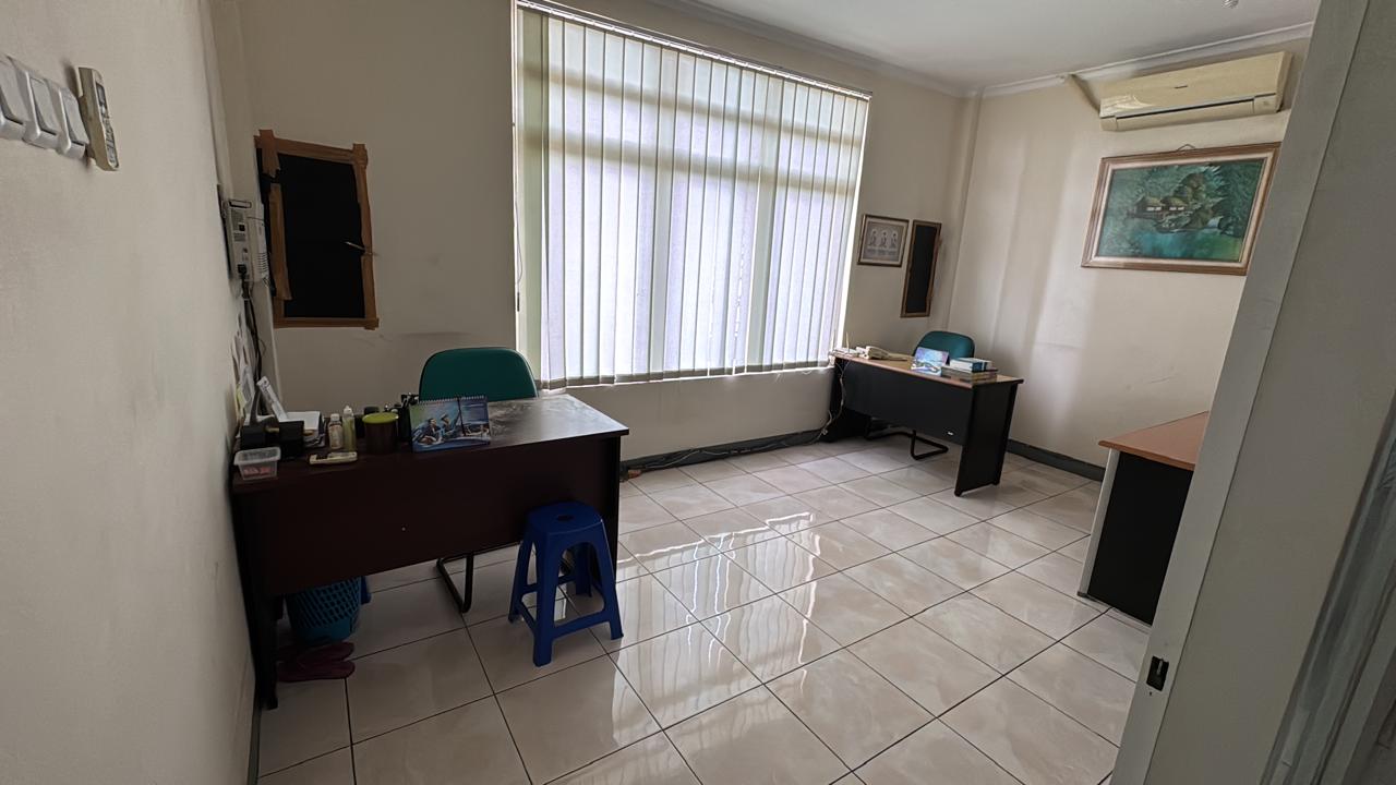 Dijual ruko Symphony Harapan Indah terenovasi akses kontainer