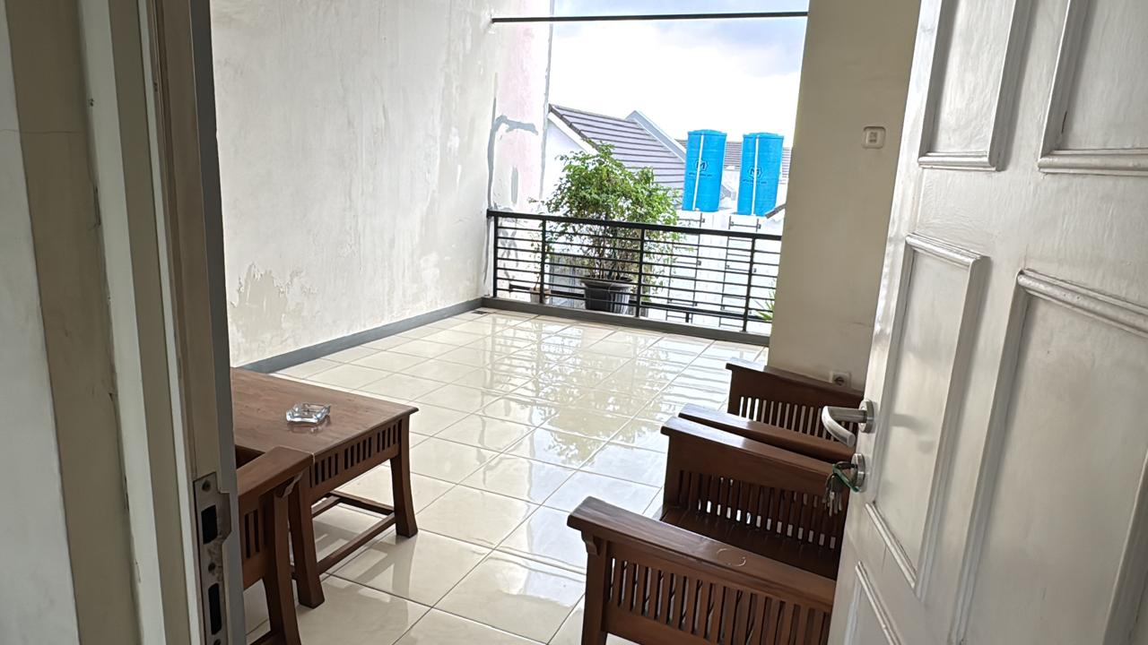 Dijual ruko Symphony Harapan Indah terenovasi akses kontainer