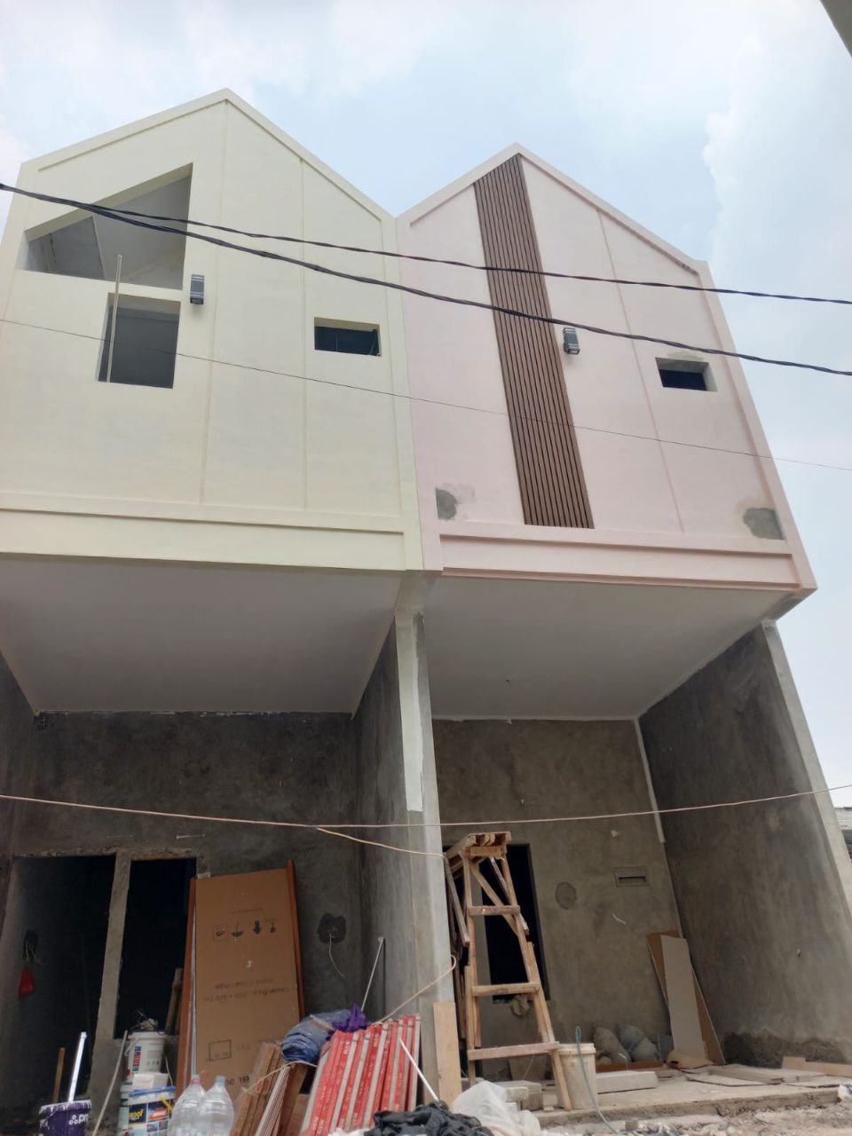 Rumah inden 2 lantai di Ciracas Jakarta Timur