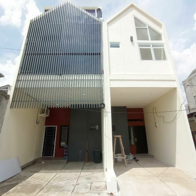 Rumah inden 2 lantai di Ciracas Jakarta Timur