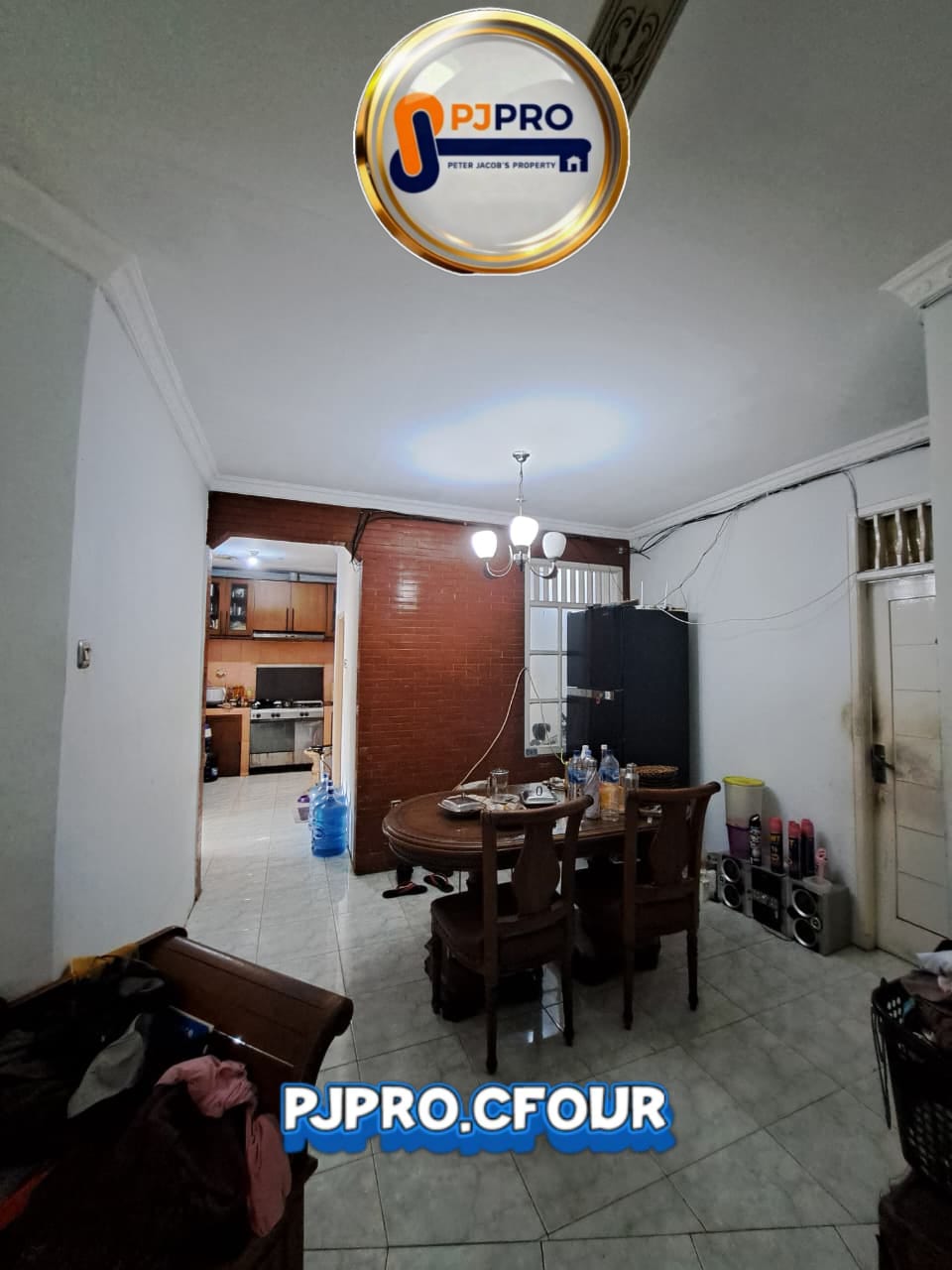 Dijual Rumah Posisi Hook Semi Furnished di Villa Indah Permai