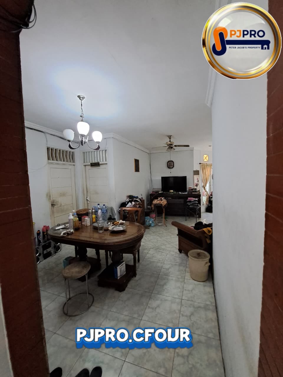 Dijual Rumah Posisi Hook Semi Furnished di Villa Indah Permai