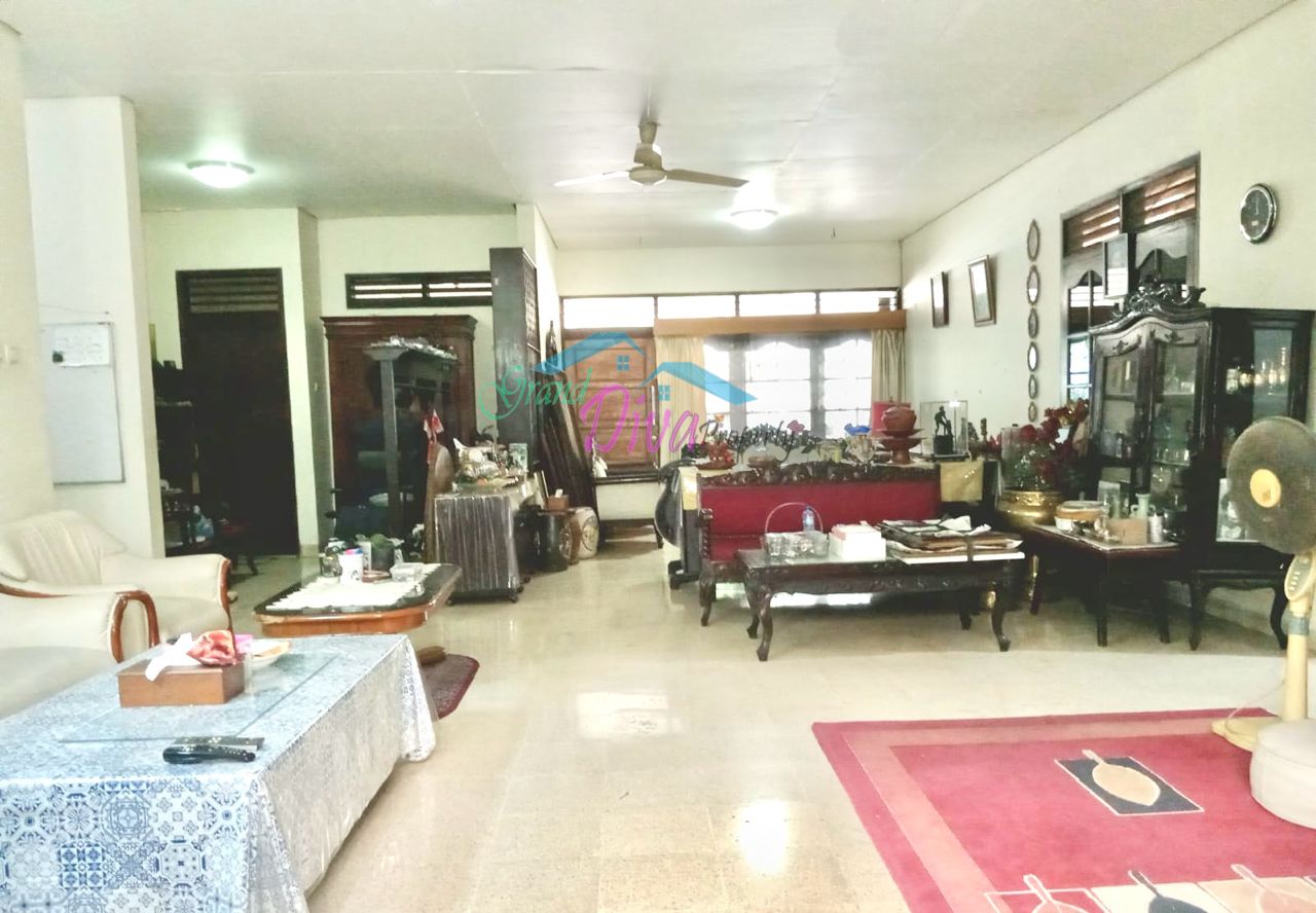 RUMAH DI KOMPLEK TNI AU WARINGIN PERMAI JAKARTA TIMUR