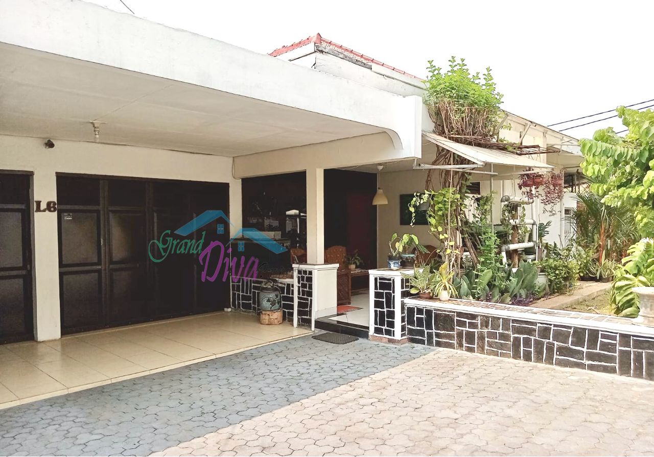 RUMAH DI KOMPLEK TNI AU WARINGIN PERMAI JAKARTA TIMUR