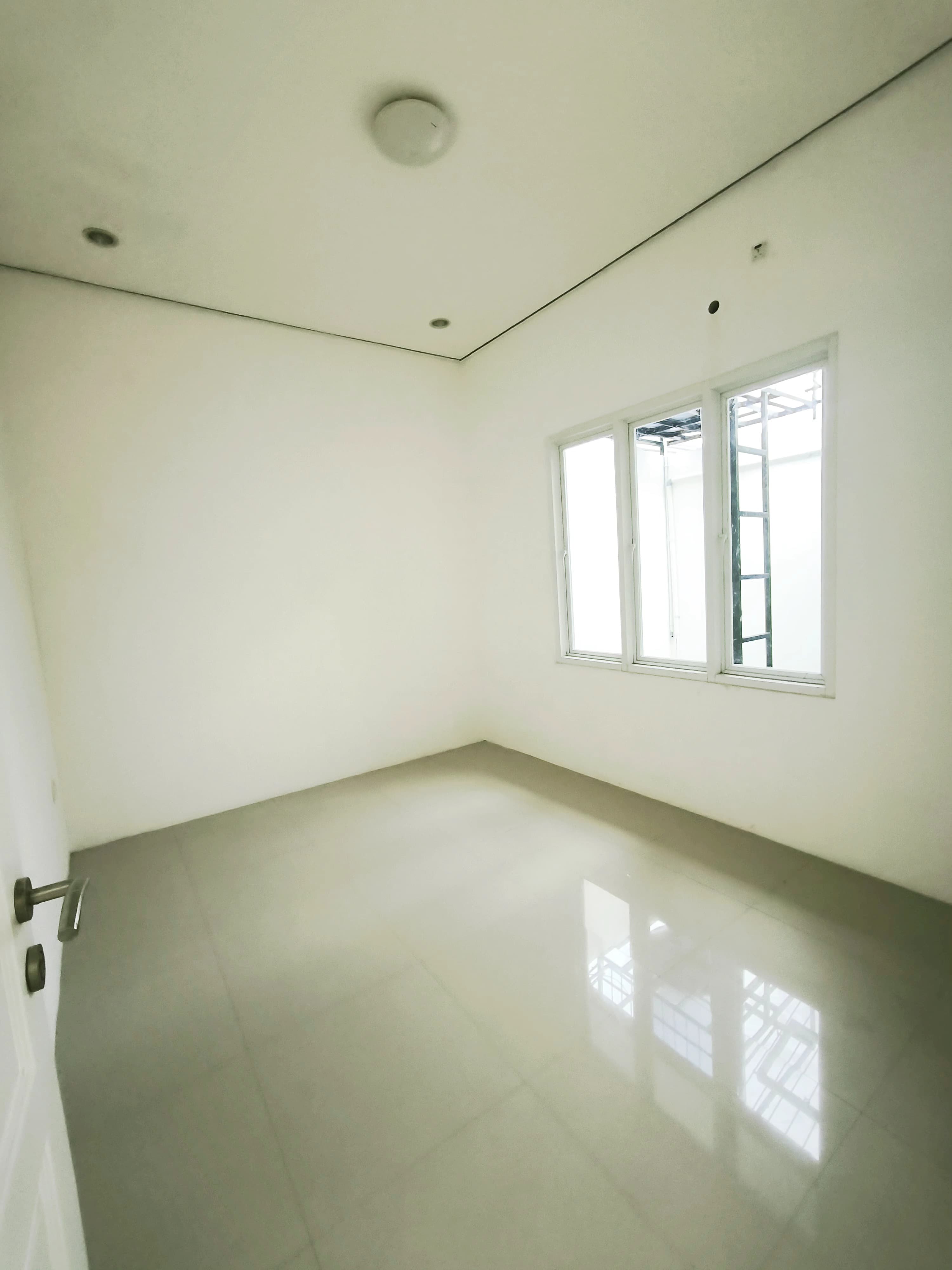 Dijual rumah minimalis siaphuni di Perumahan Imperial Gading