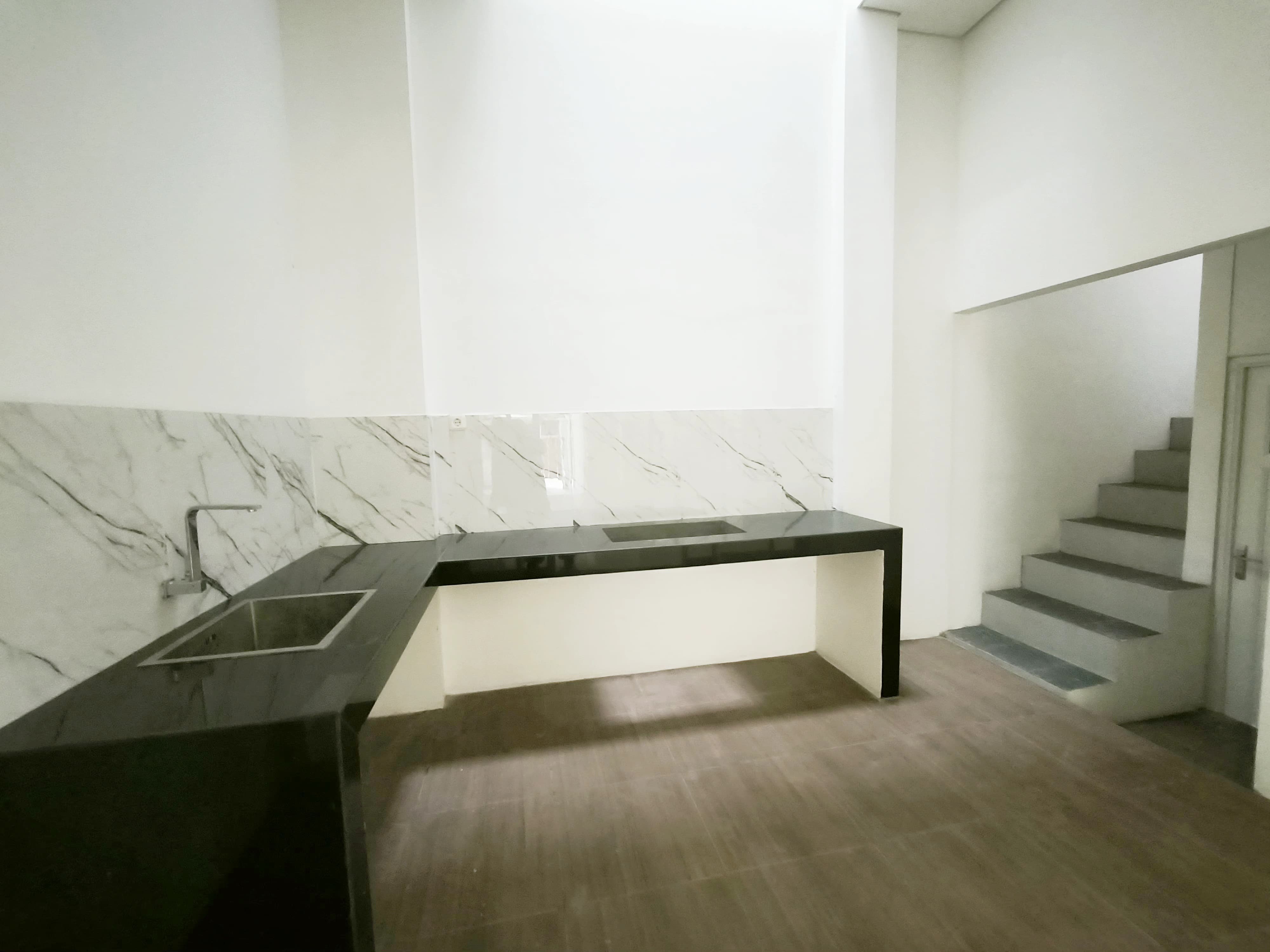 Dijual rumah minimalis siaphuni di Perumahan Imperial Gading