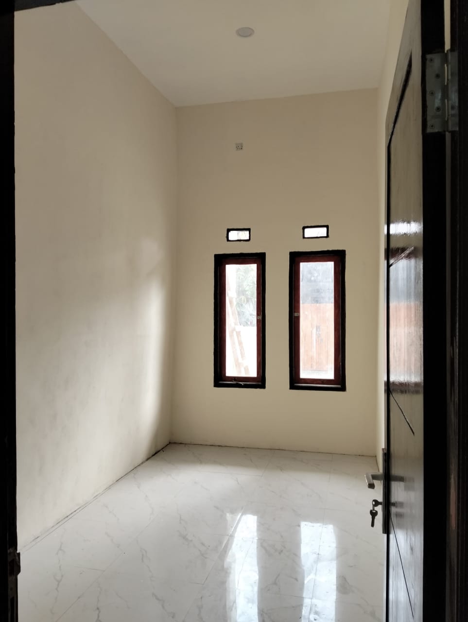 Dijual rumah siaphuni harga murah di Harapan Indah 1