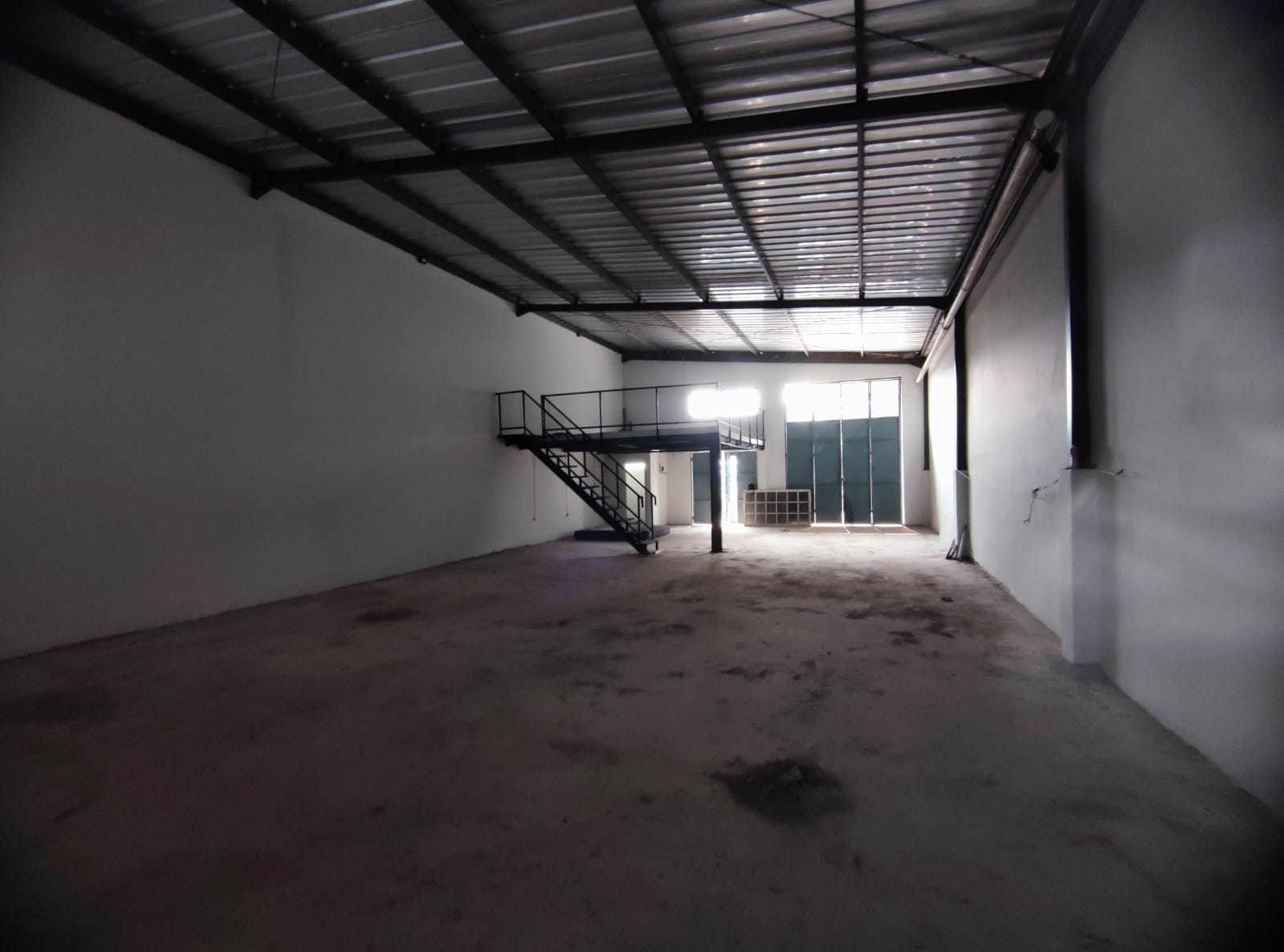 Disewa gudang gandeng 2unit lokasi Harapan Indah 1