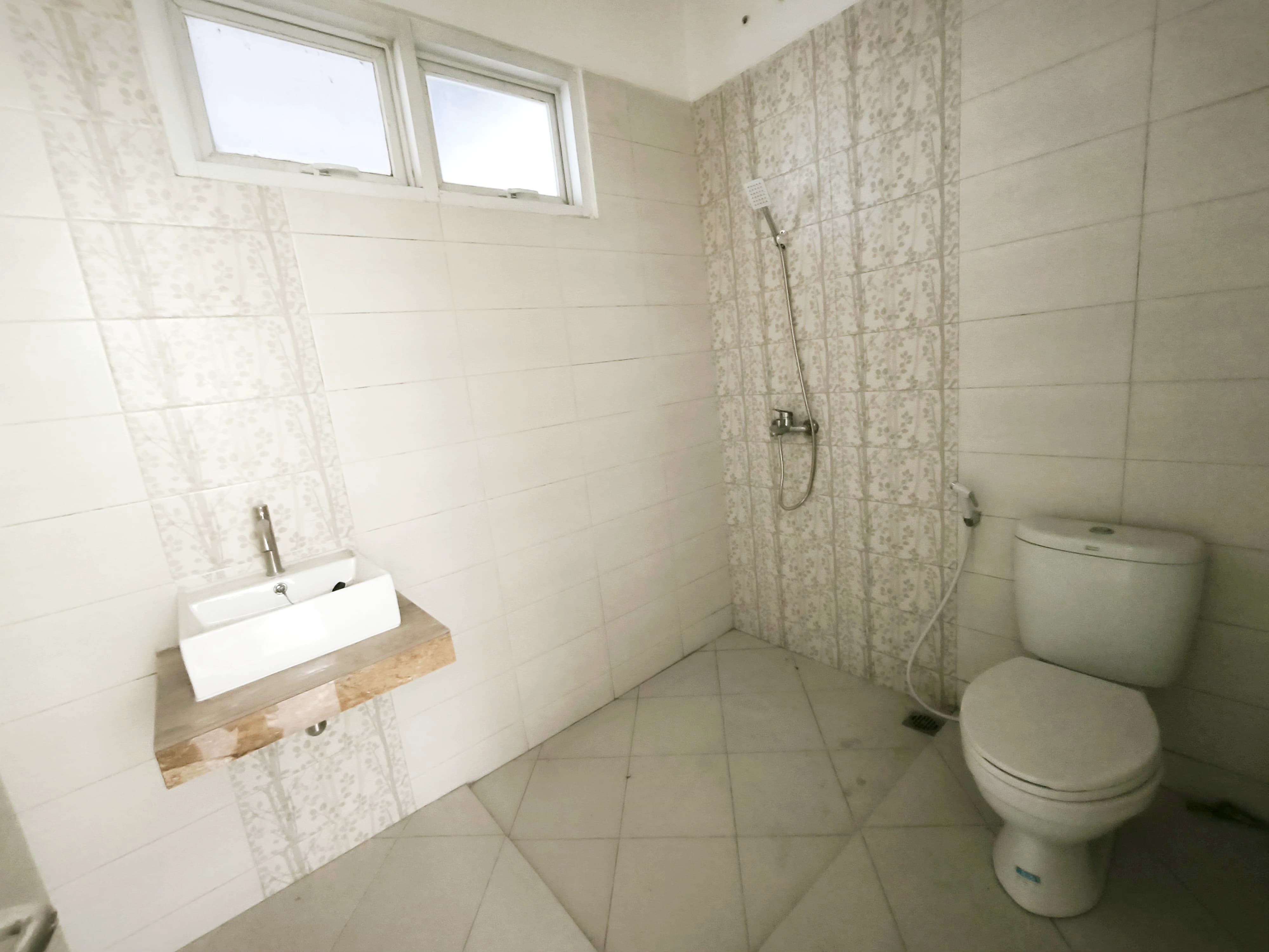 Dijual rumah minimalis siaphuni di Perumahan Imperial Gading