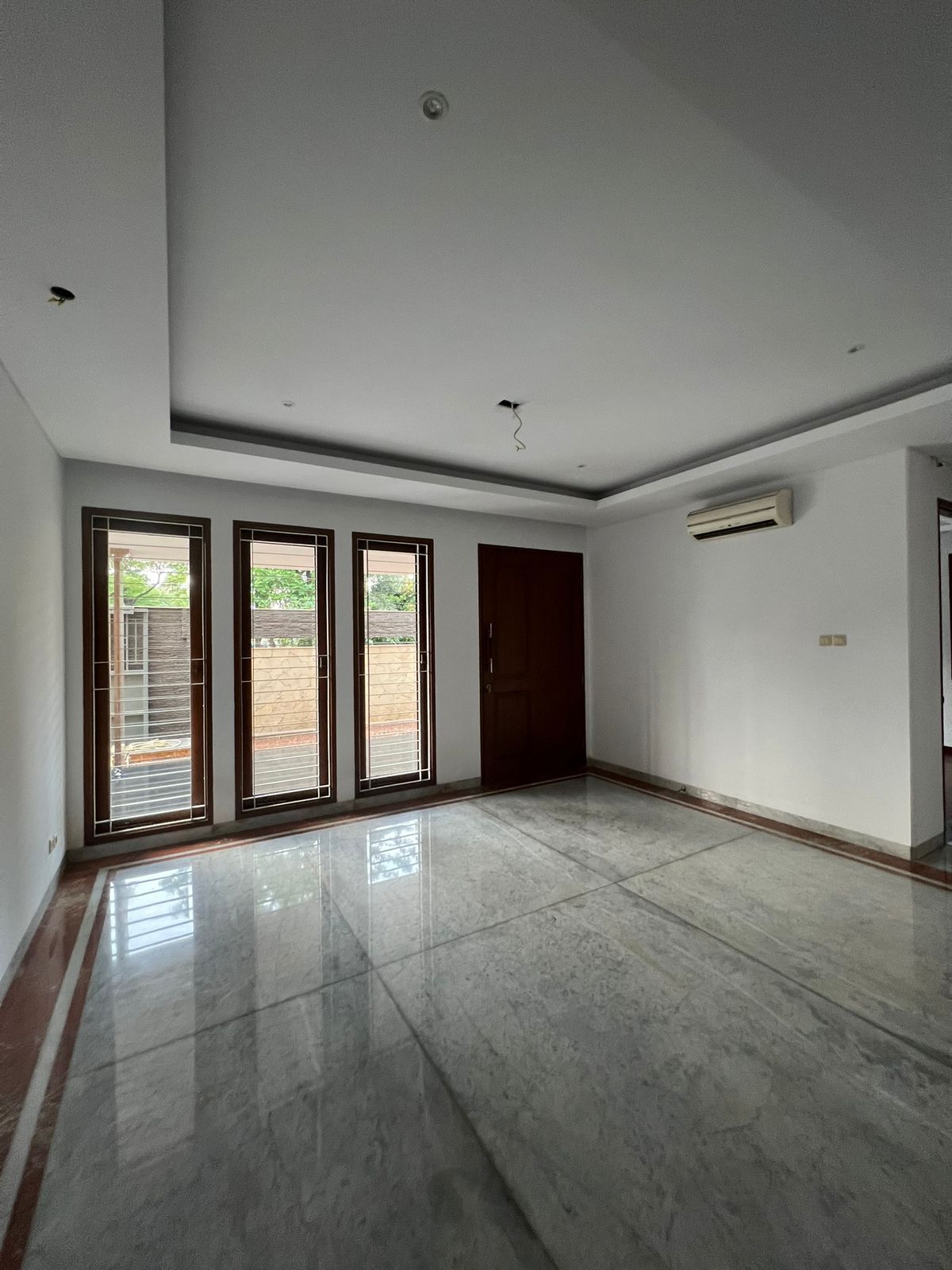 Dijual Rumah Taman Villa Meruya, Meruya Selatan, Jakarta Barat
