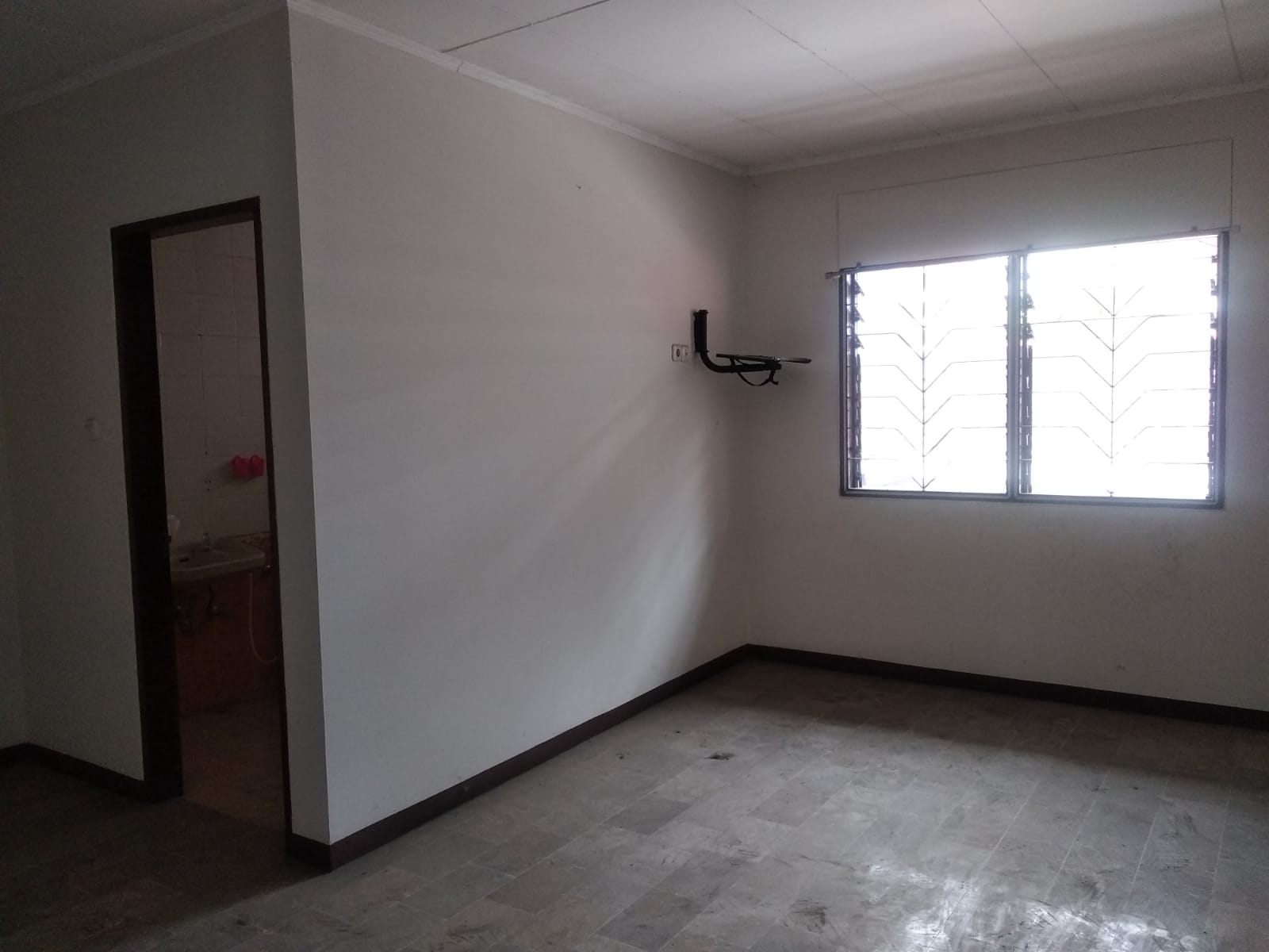 Dijual Rumah di Taman Kedoya Baru, Jakarta Barat