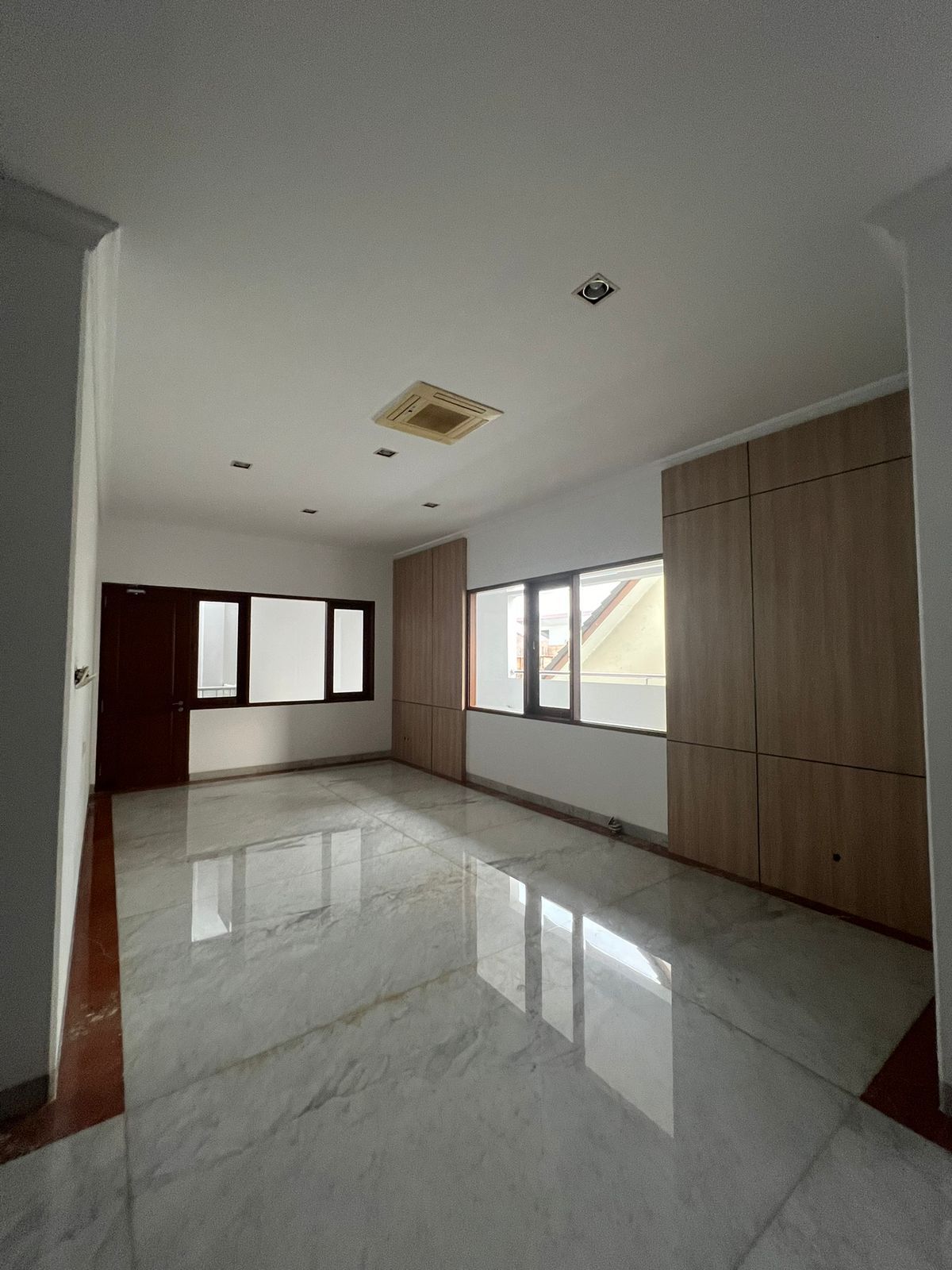 Dijual Rumah Taman Villa Meruya, Meruya Selatan, Jakarta Barat