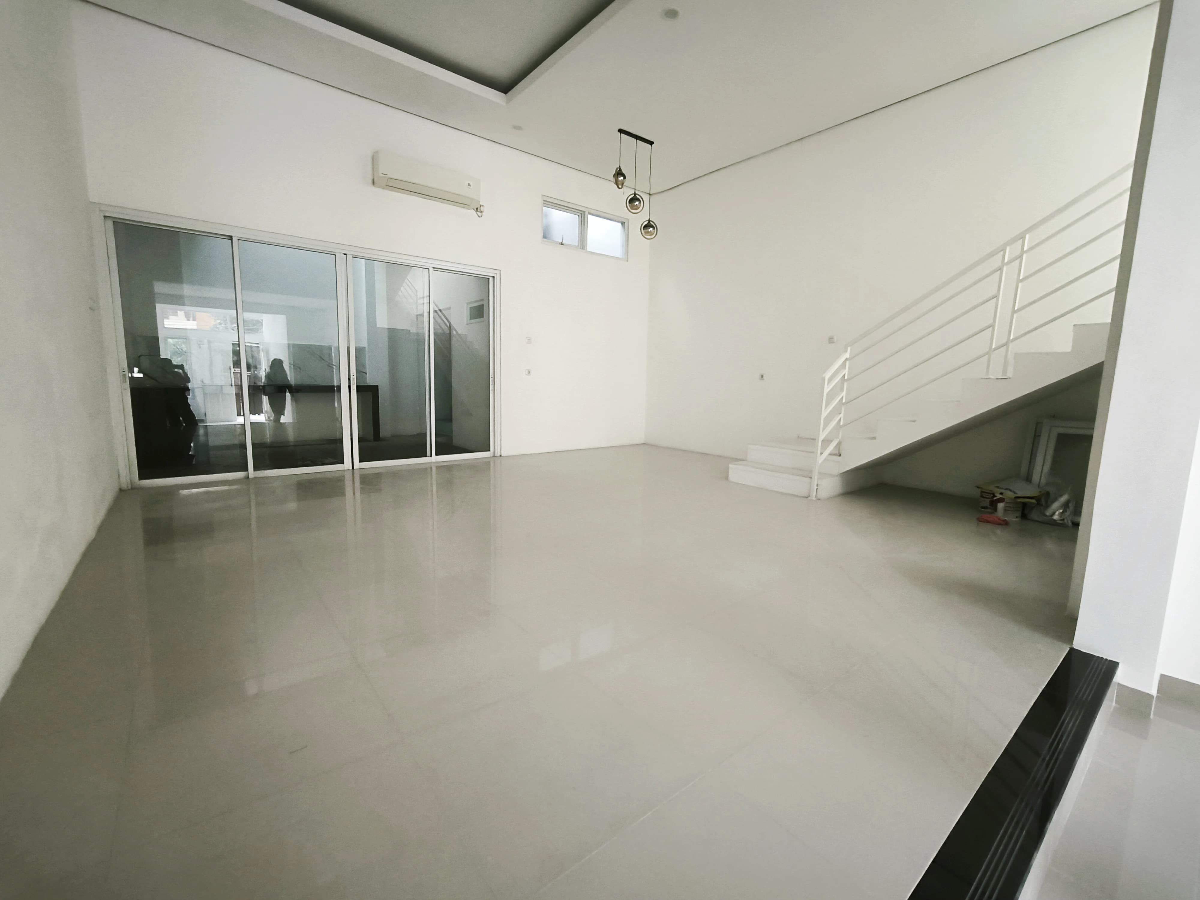 Dijual rumah minimalis siaphuni di Perumahan Imperial Gading