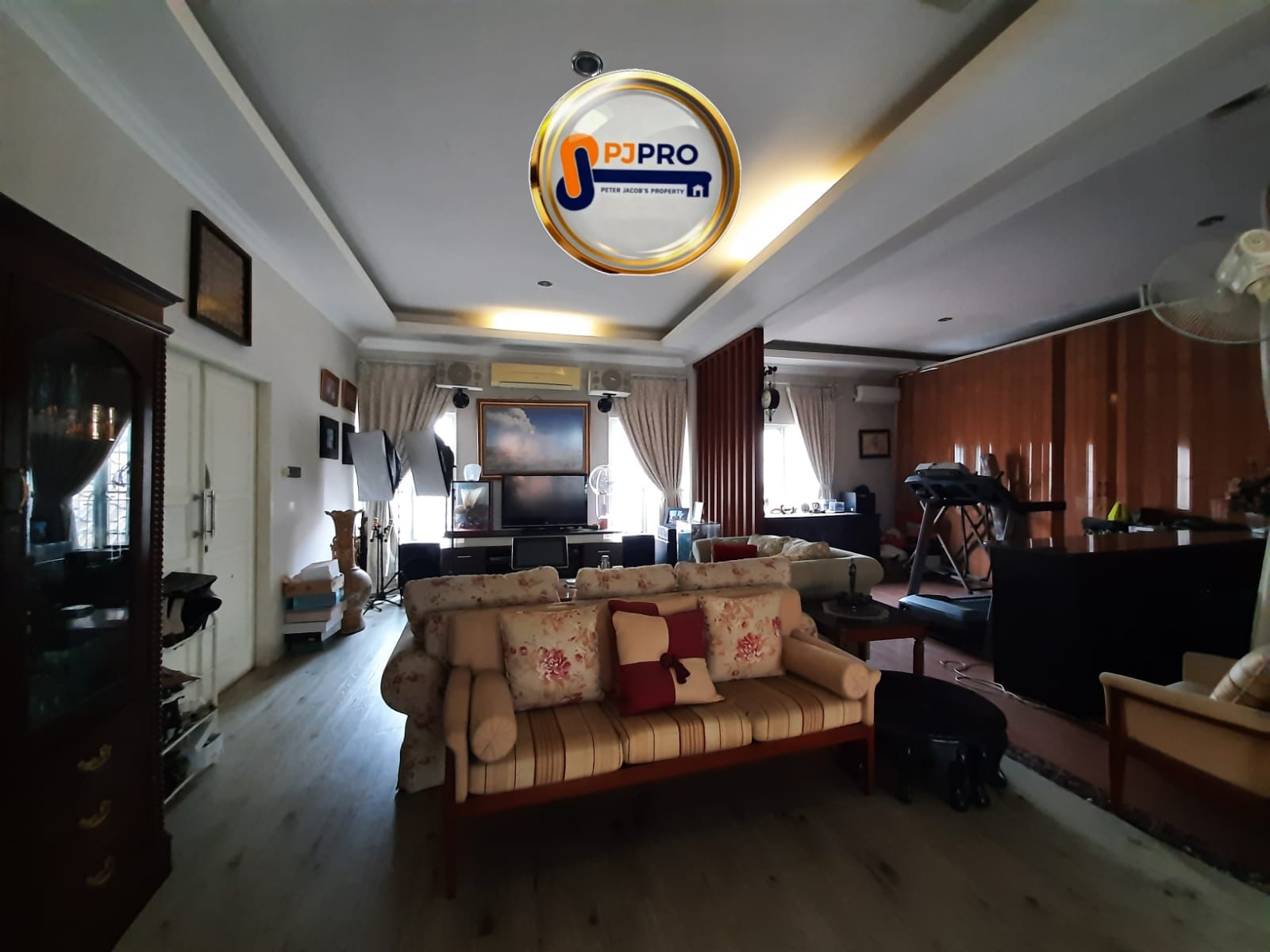 Dijual Cepat Rumah Mewah dan Luas di Condet Batu Ampar