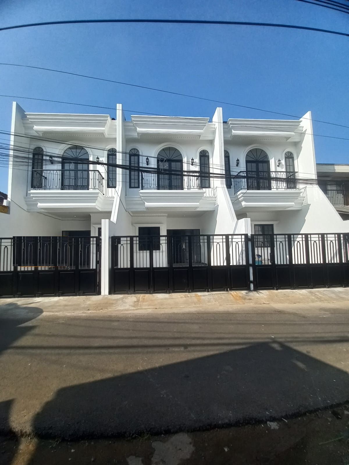 jual 3 unit rumah baru classic modern di Cipinang Cempedak, Jat