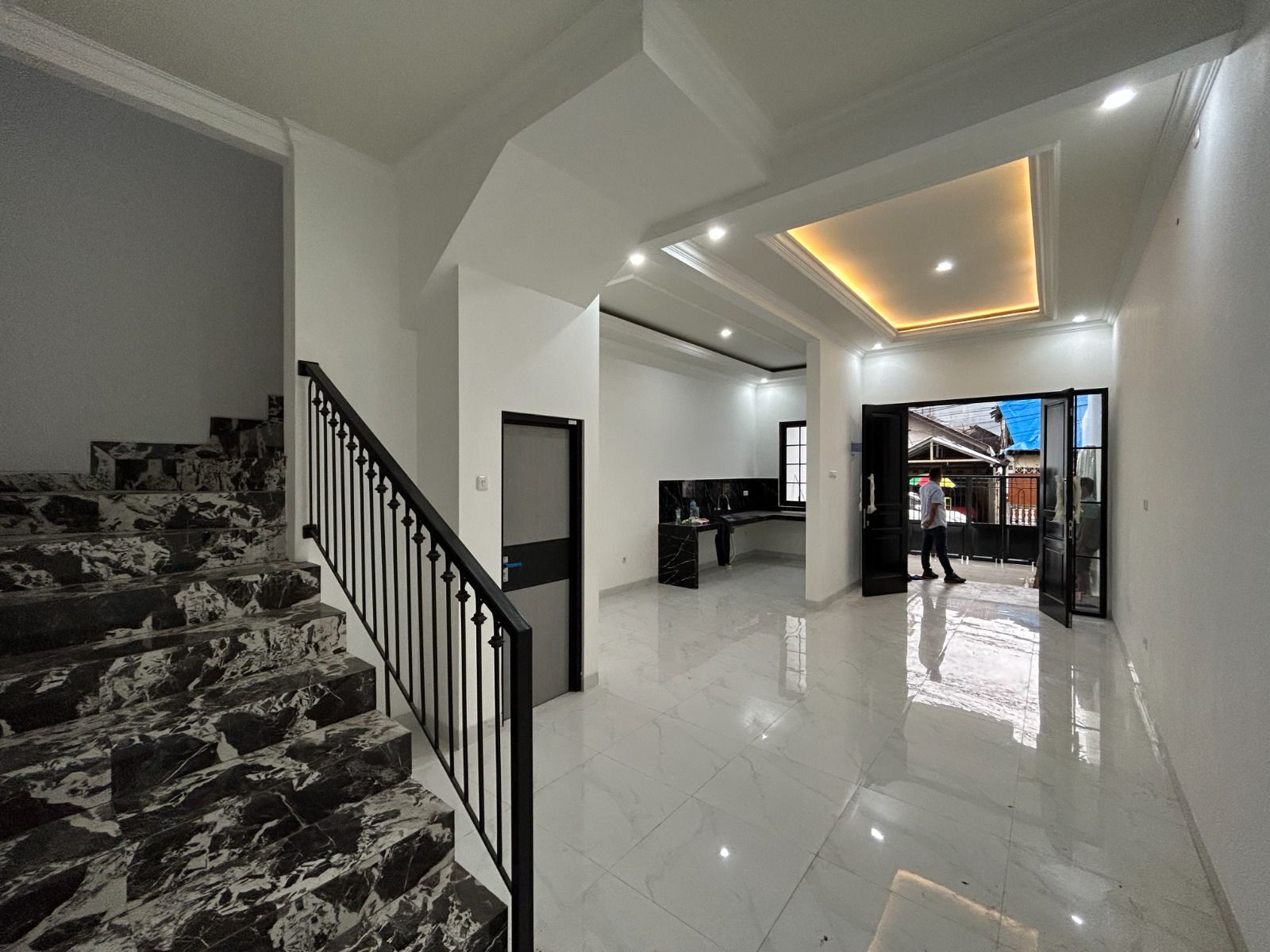 Di jual 3 unit rumah baru classic modern di Cipinang Cempedak