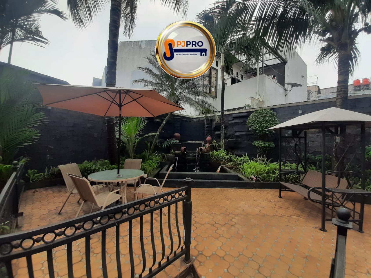 Dijual Cepat Rumah Mewah dan Luas di Condet Batu Ampar