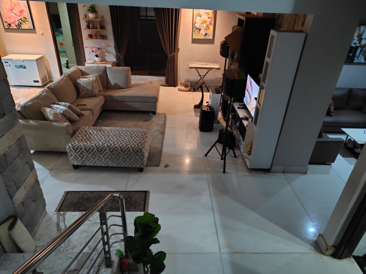 Jual rumah elegan dan strategis di Sitrun, Kebon Jeruk, JakBar